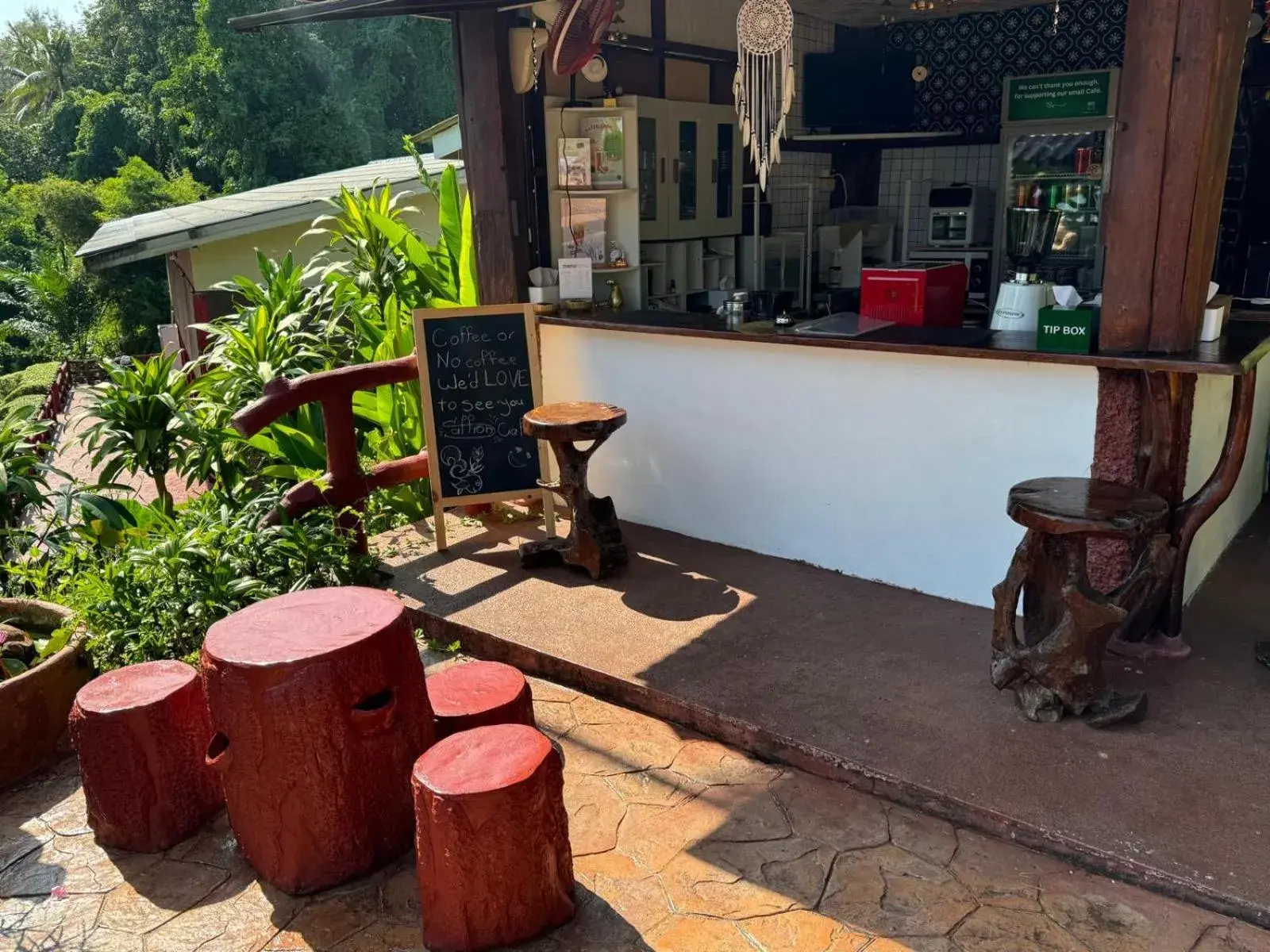 Restaurant/places to eat in Koh Mak Buri Hut Natural Resort Restaurant/places to eat in Koh Mak Buri Hut Natural Resort
