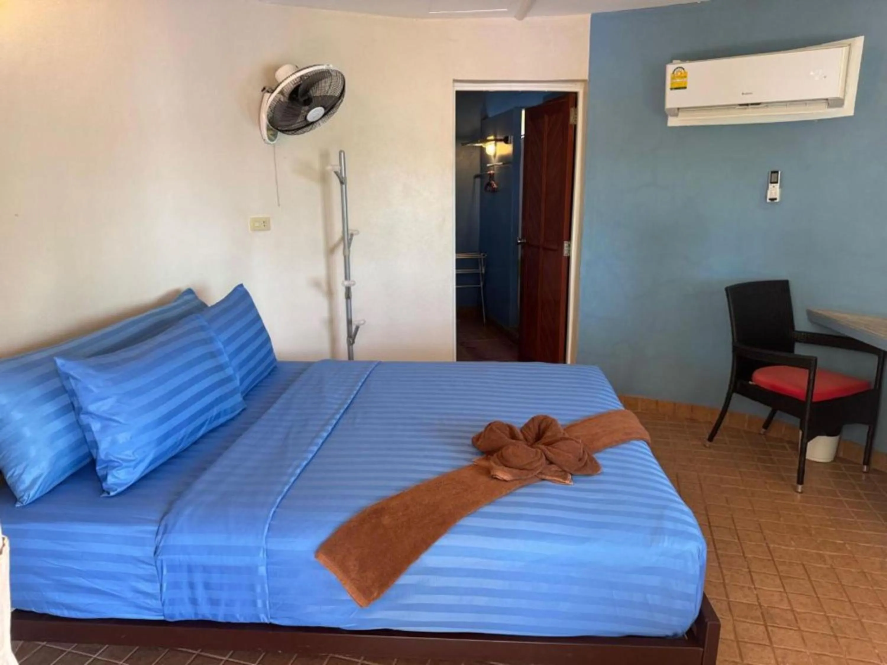 Garden view, Bed in Koh Mak Buri Hut Natural Resort