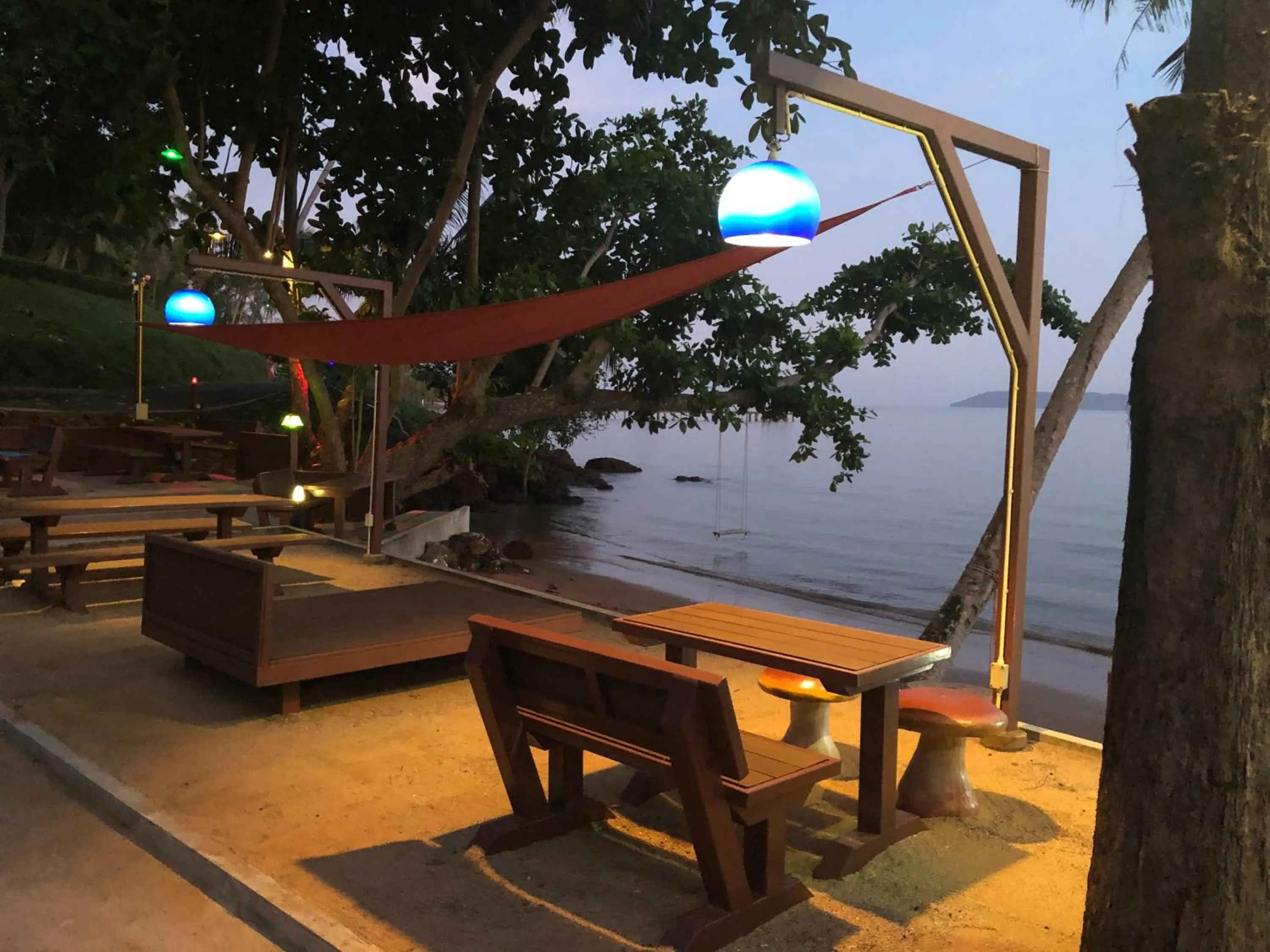 Restaurant/places to eat in Koh Mak Buri Hut Natural Resort