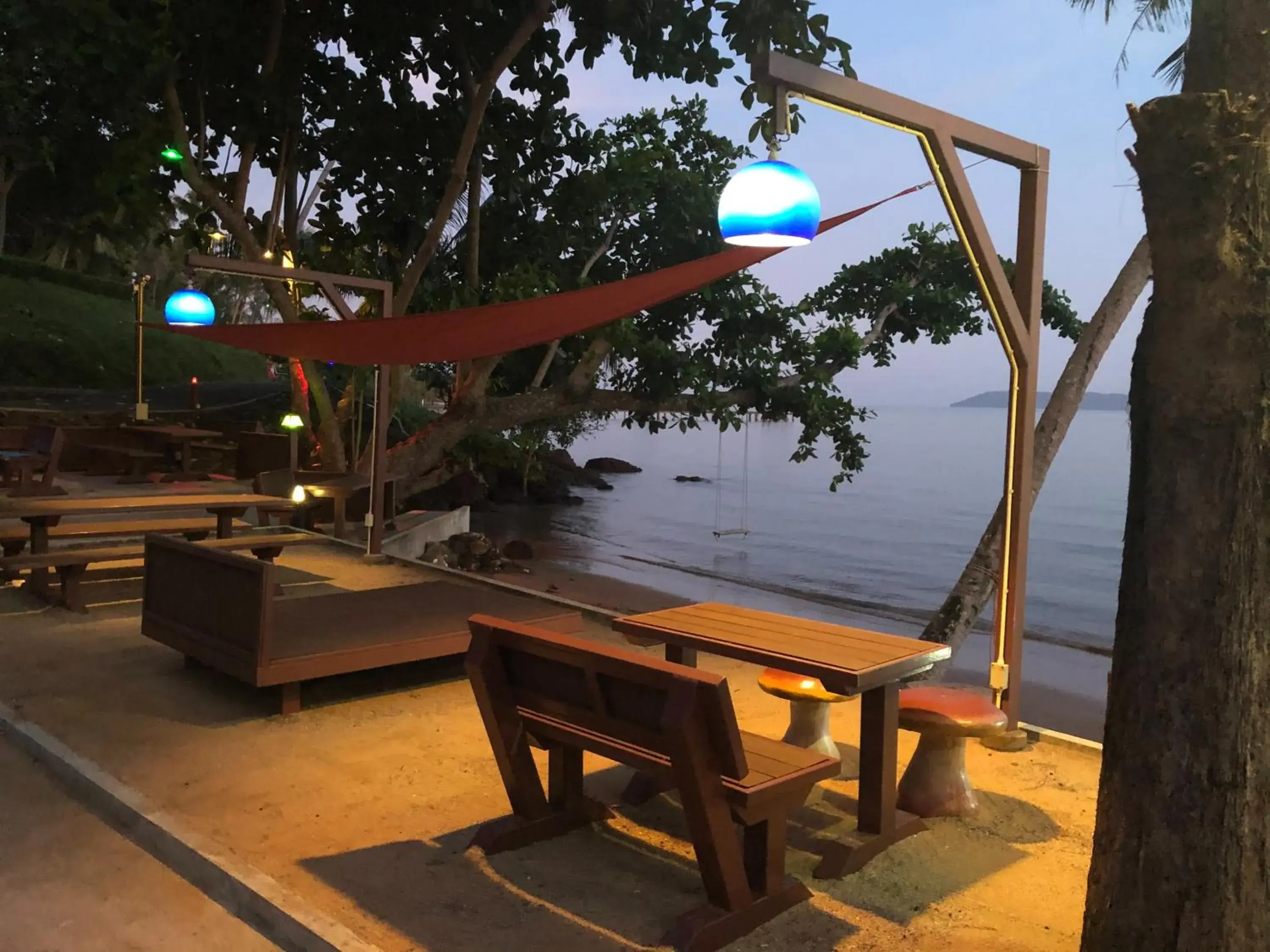 Restaurant/places to eat in Koh Mak Buri Hut Natural Resort Restaurant/places to eat in Koh Mak Buri Hut Natural Resort