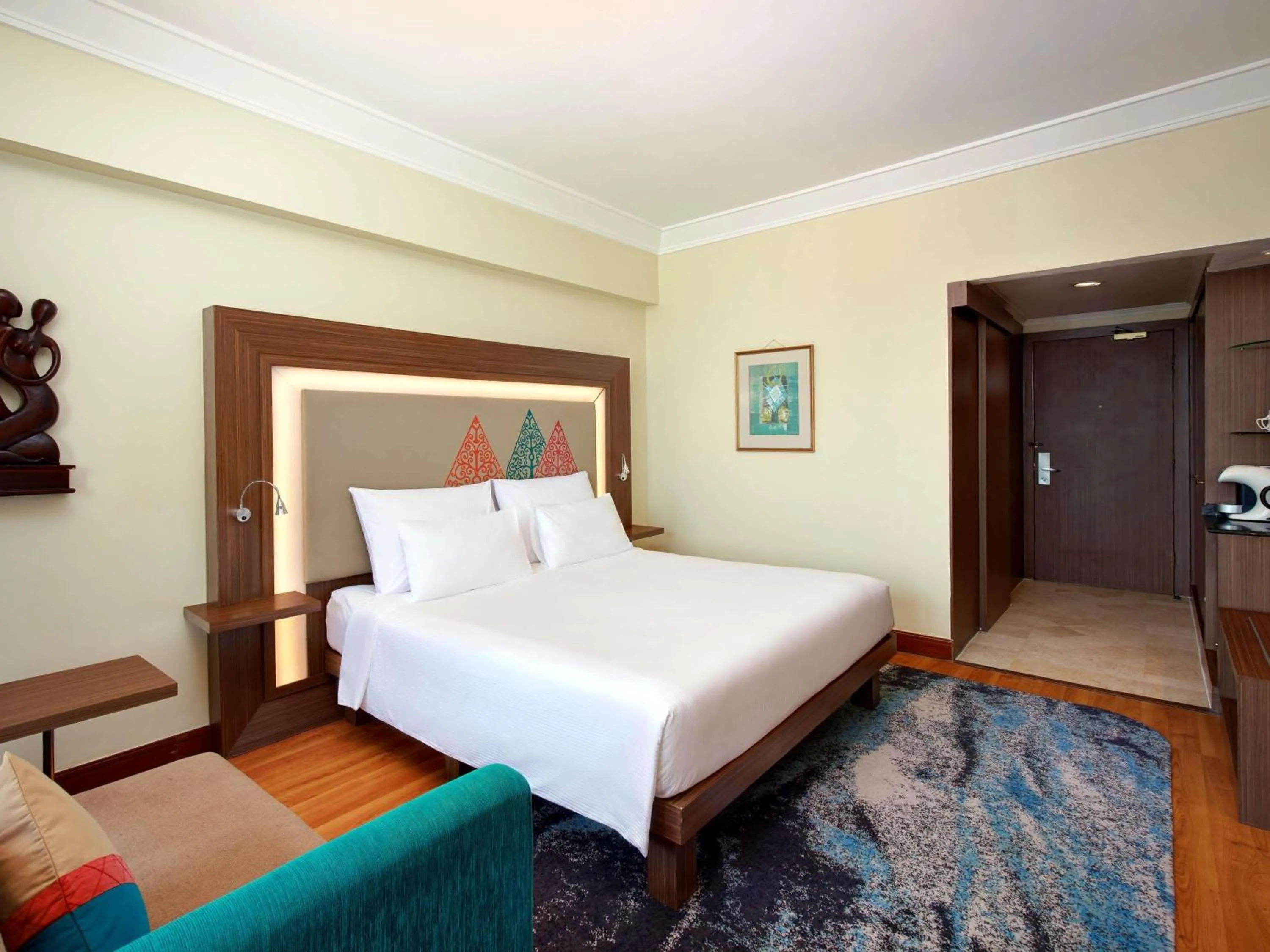 Bedroom, Bed in Novotel Solo