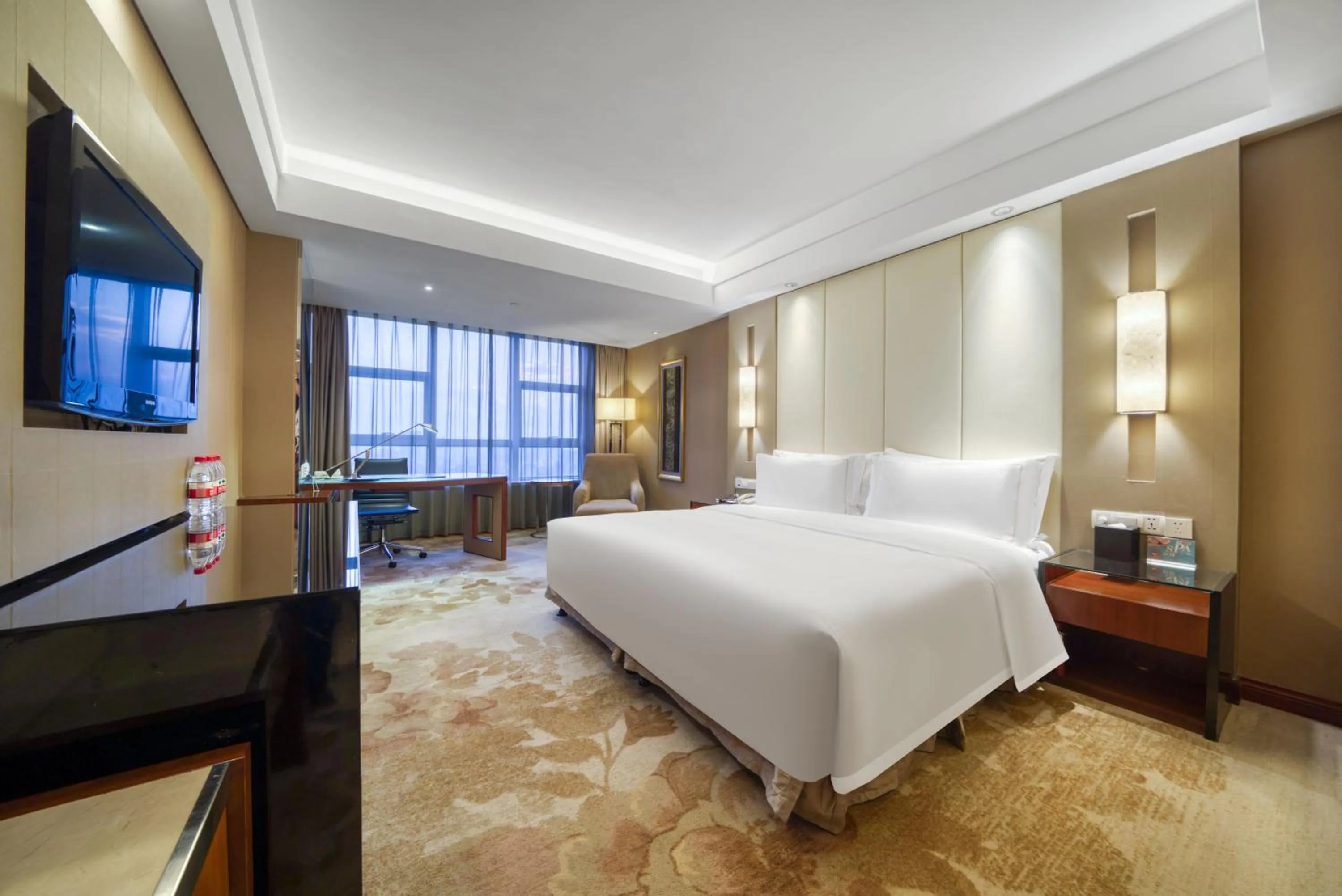 Bed in Hangzhou HaiWaiHai Hotel