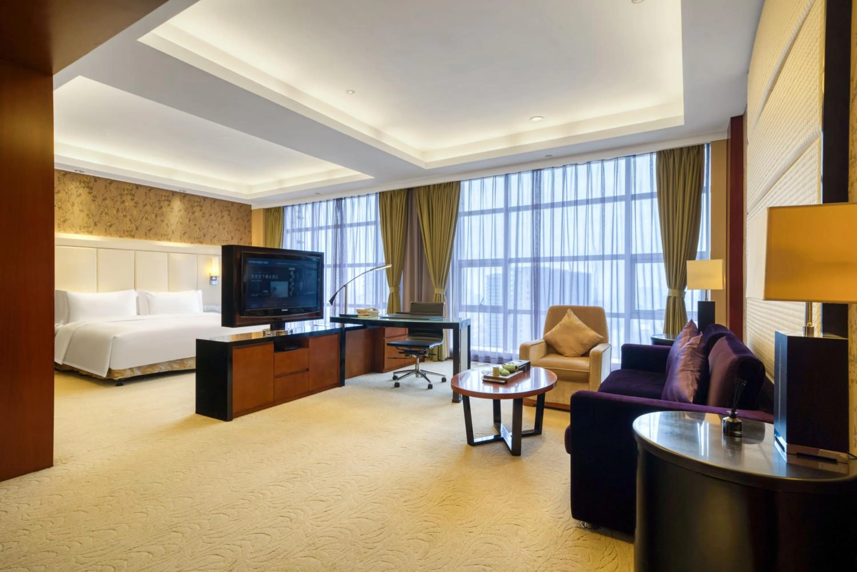 Living room, Bed in Hangzhou HaiWaiHai Hotel