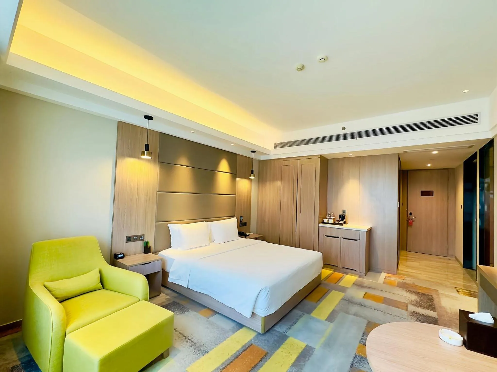 Photo of the whole room, Bed in Holiday Inn Nantong Oasis International by IHG