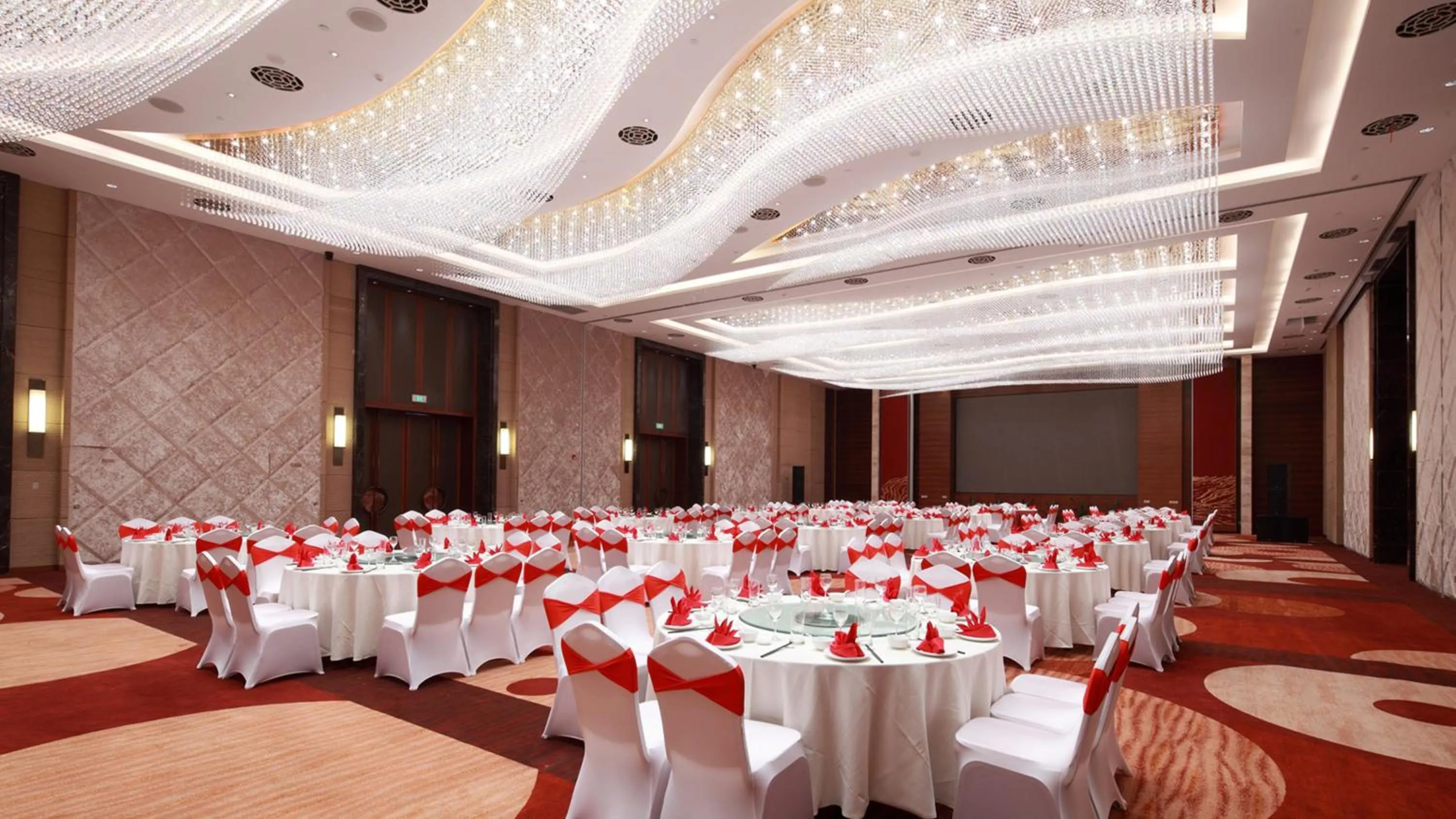 Meeting/conference room in Holiday Inn Nantong Oasis International by IHG