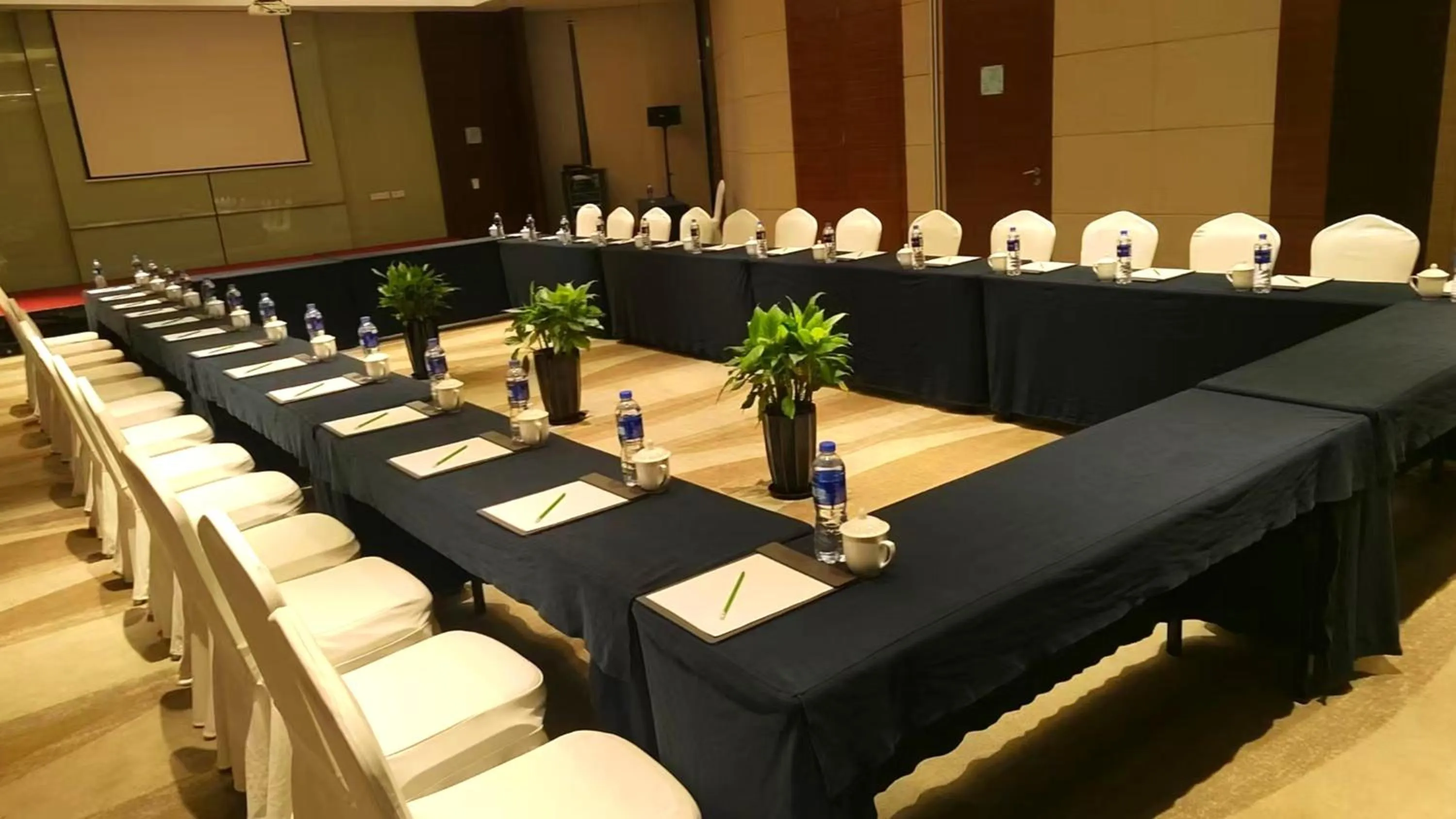 Meeting/conference room in Holiday Inn Nantong Oasis International by IHG
