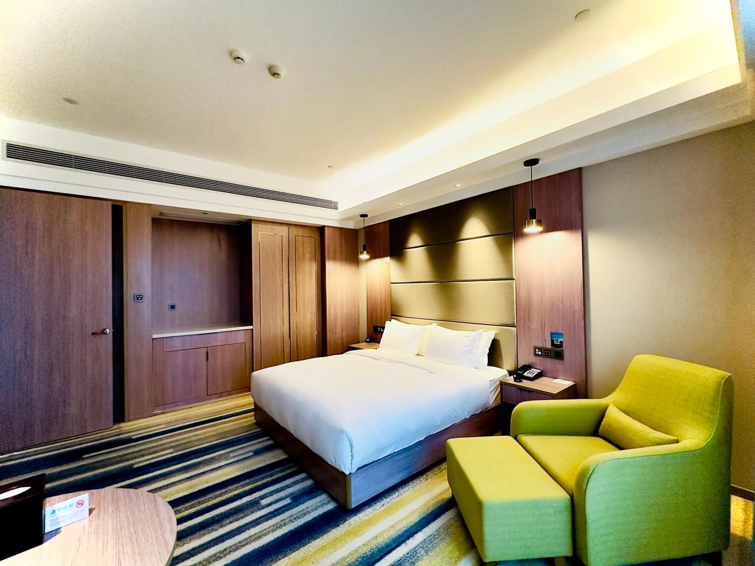 Photo of the whole room, Bed in Holiday Inn Nantong Oasis International by IHG