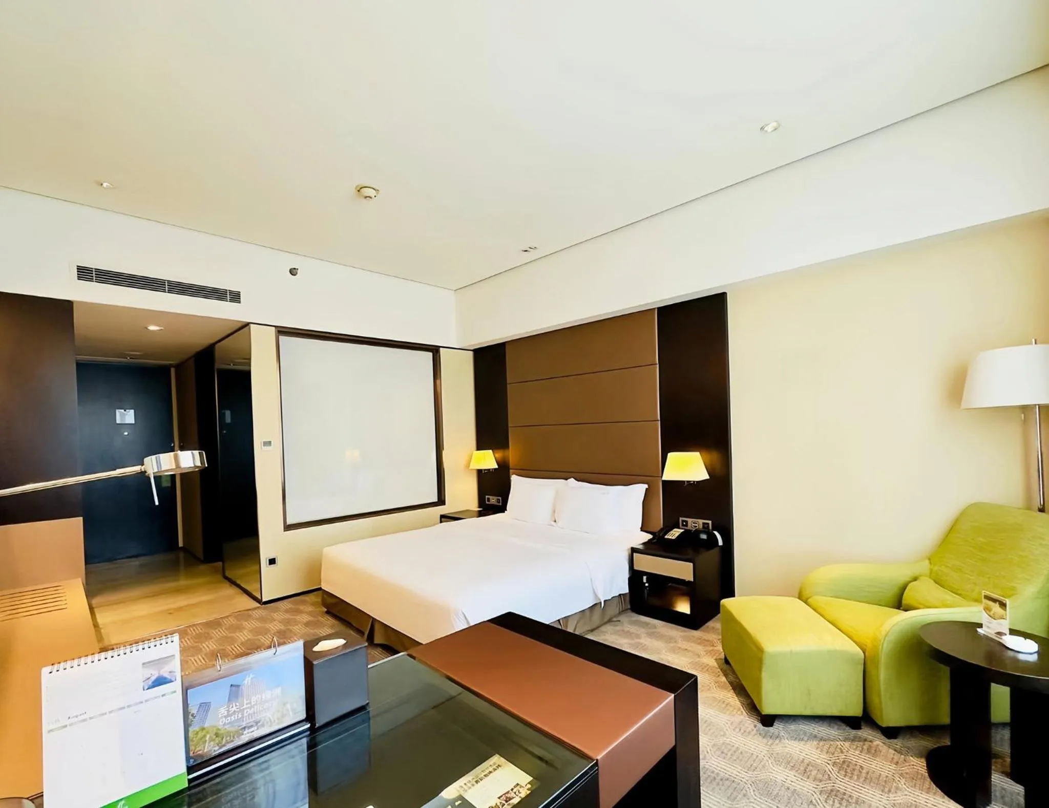 Photo of the whole room, Bed in Holiday Inn Nantong Oasis International by IHG