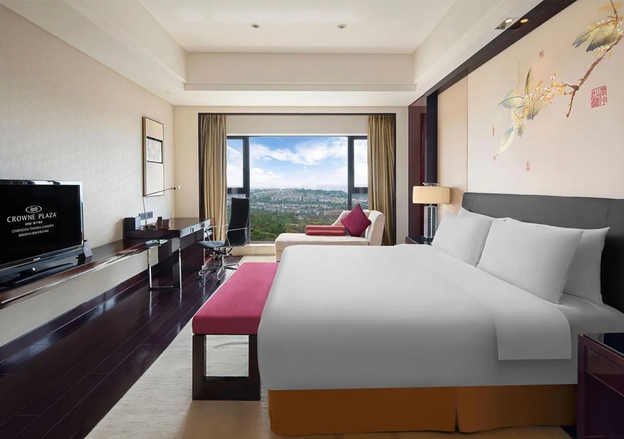 Property building, Bed in Crowne Plaza Chengdu Panda Garden by IHG