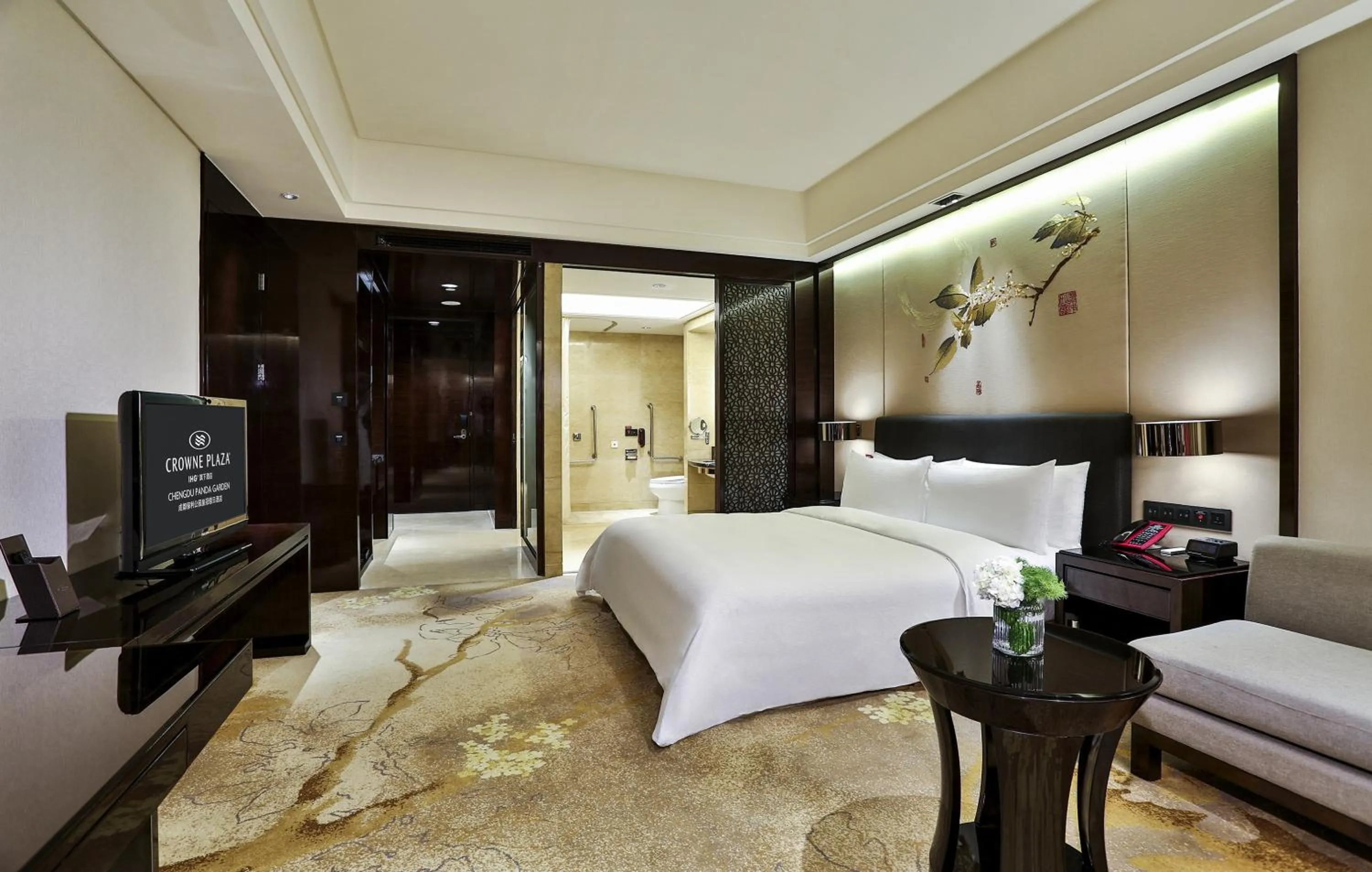 Photo of the whole room, Bed in Crowne Plaza Chengdu Panda Garden by IHG