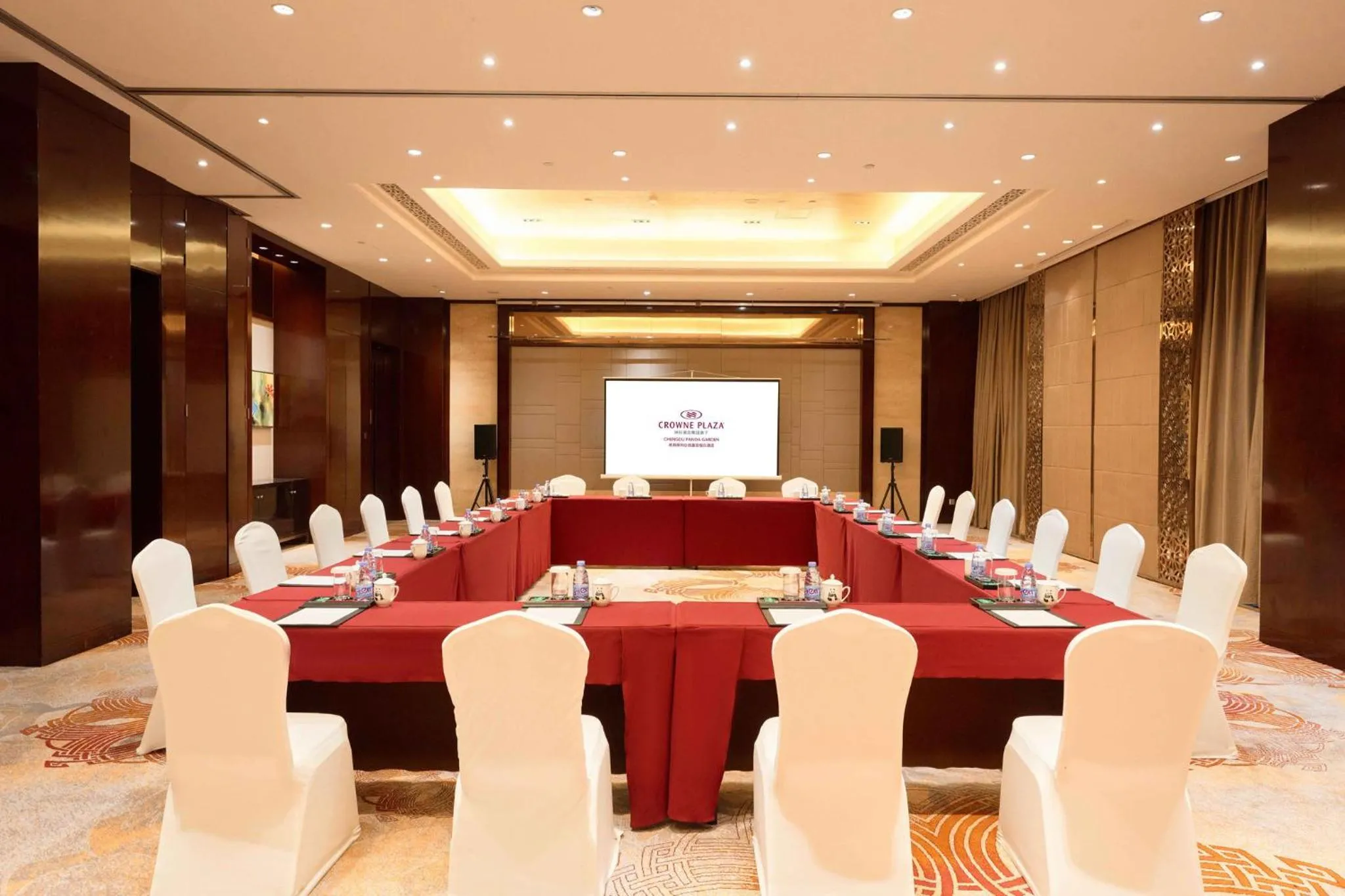 Meeting/conference room in Crowne Plaza Chengdu Panda Garden by IHG