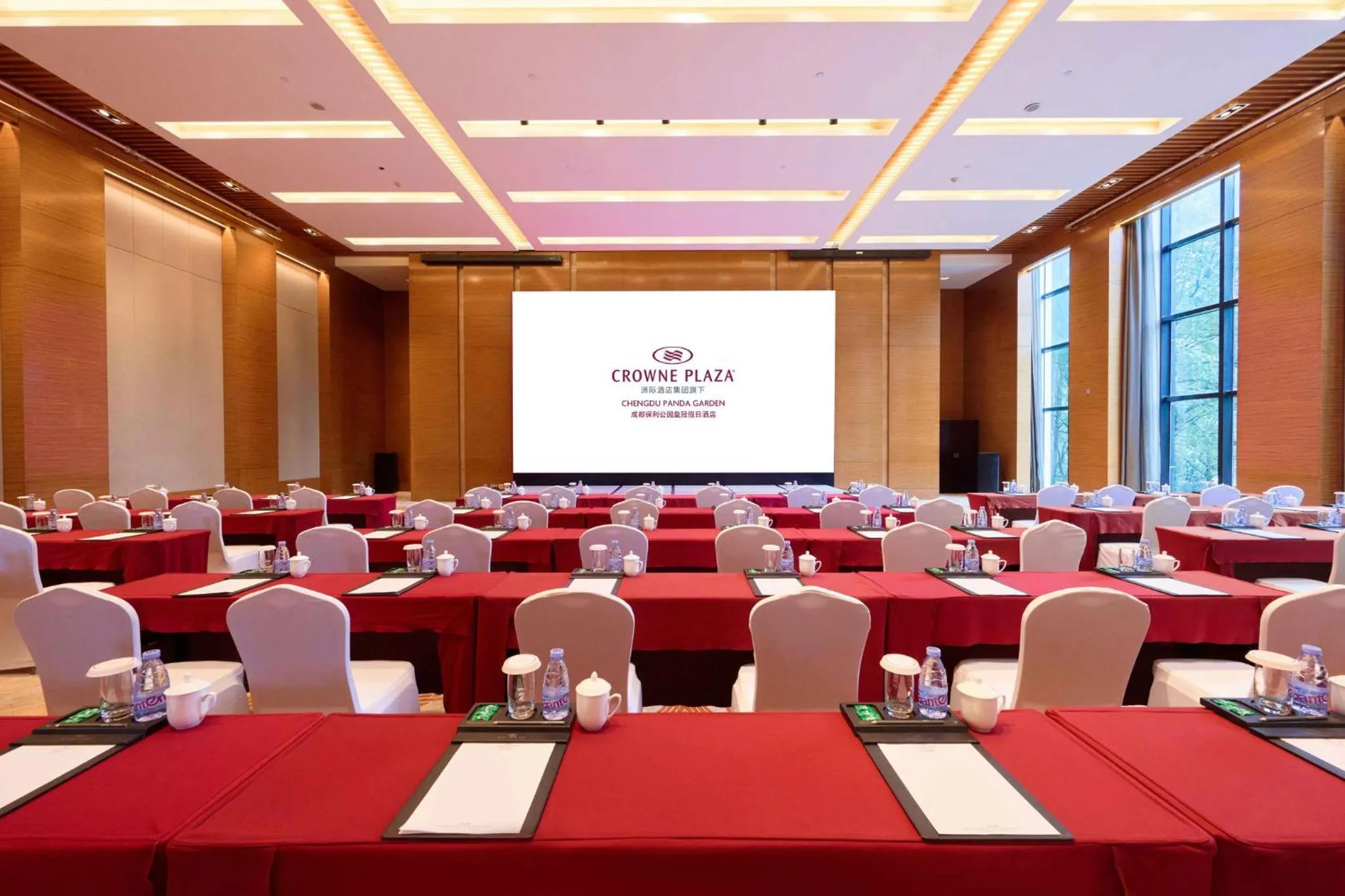 Meeting/conference room in Crowne Plaza Chengdu Panda Garden by IHG