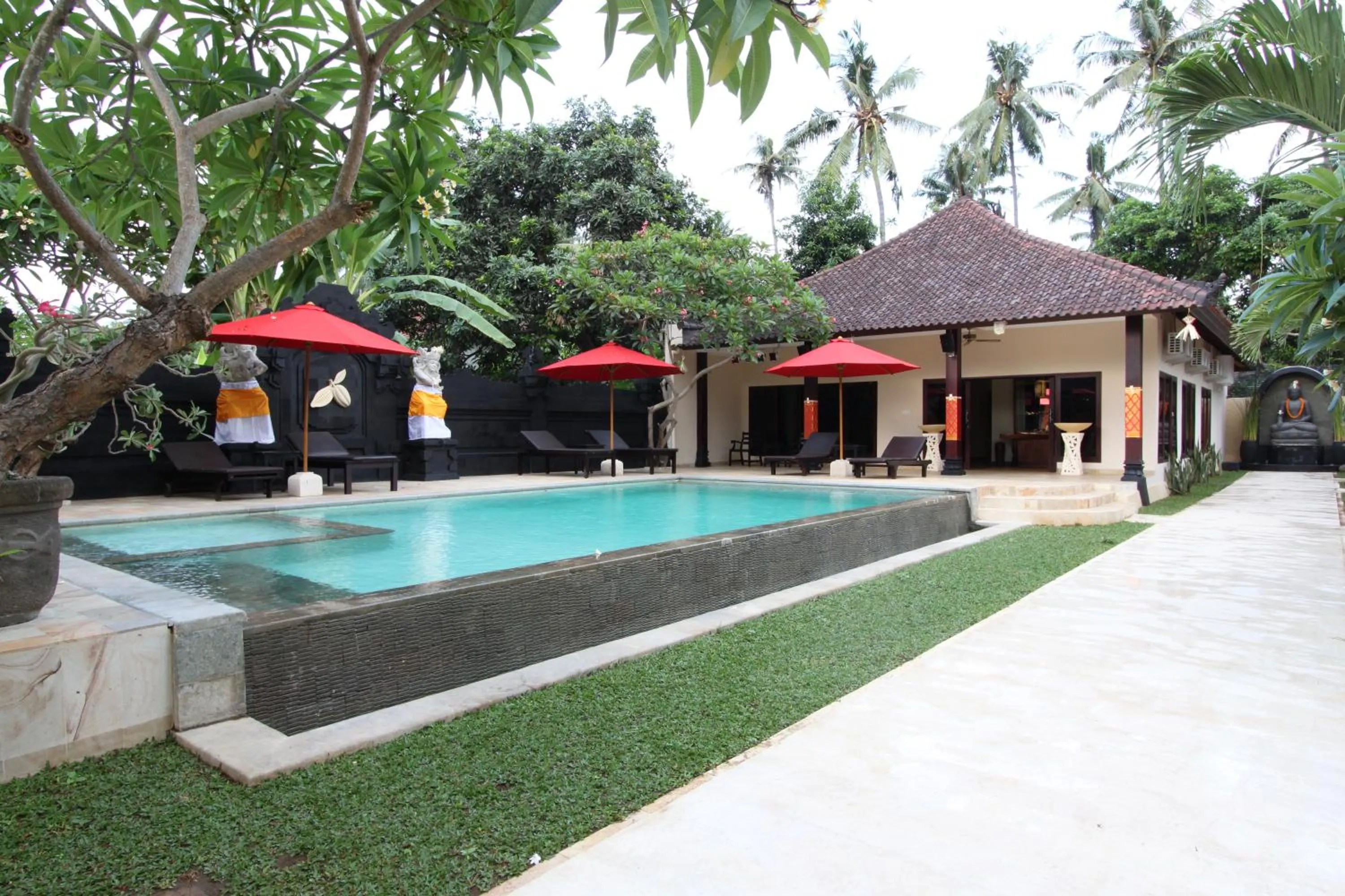 Swimming pool in Hotel Melamun