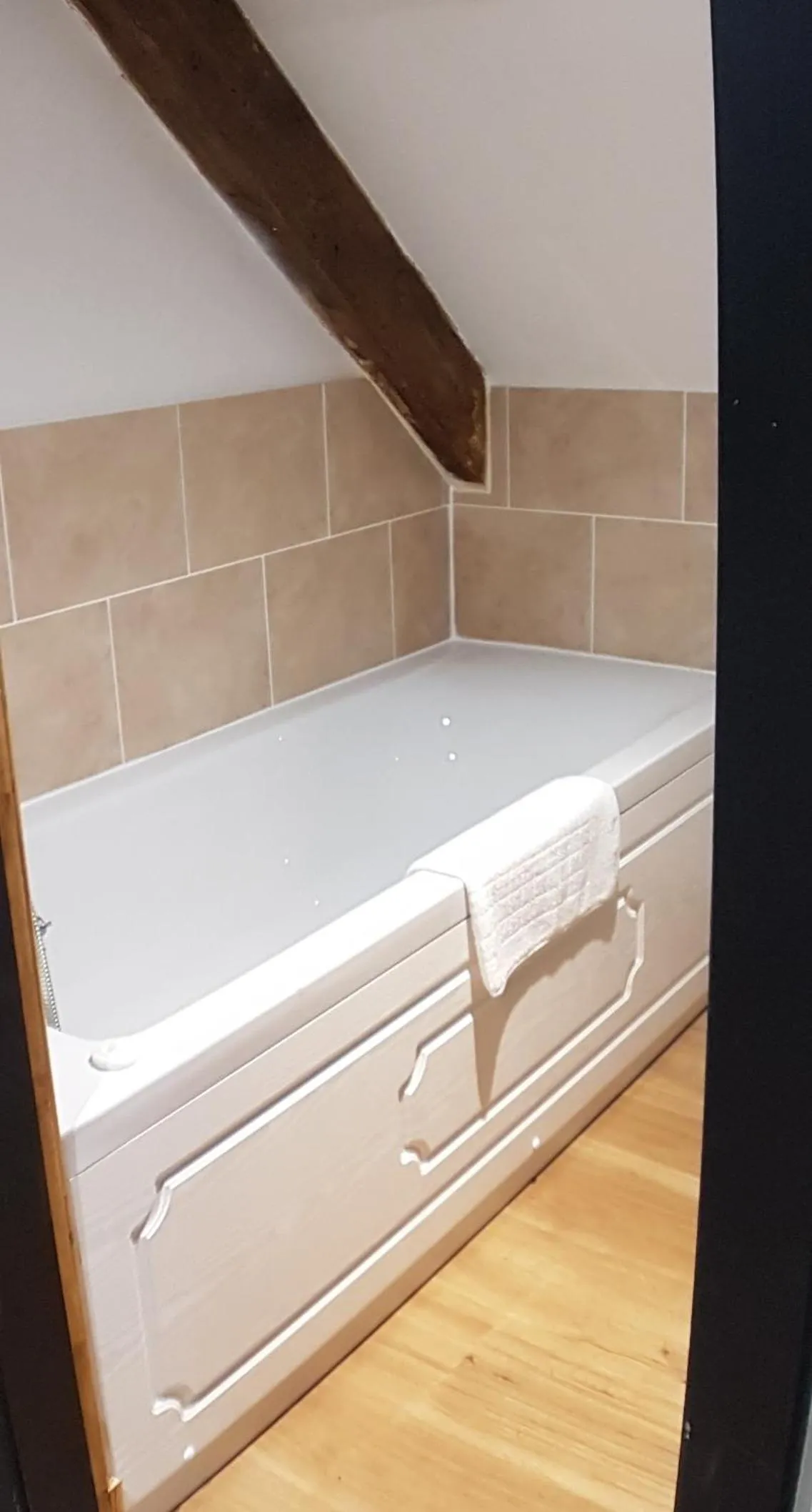 Bathroom in Torrs Warren Country House Hotel