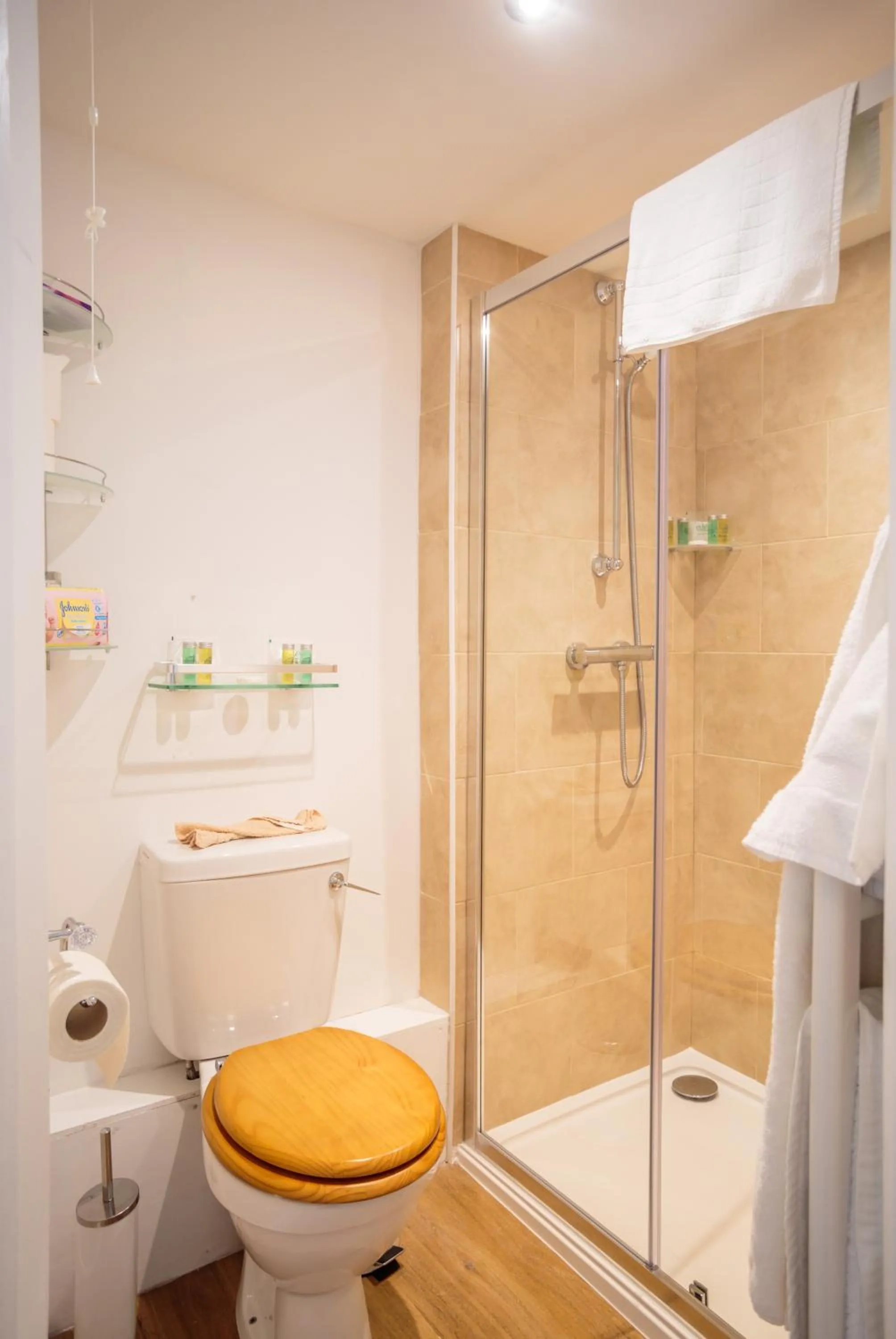 Bathroom in Torrs Warren Country House Hotel