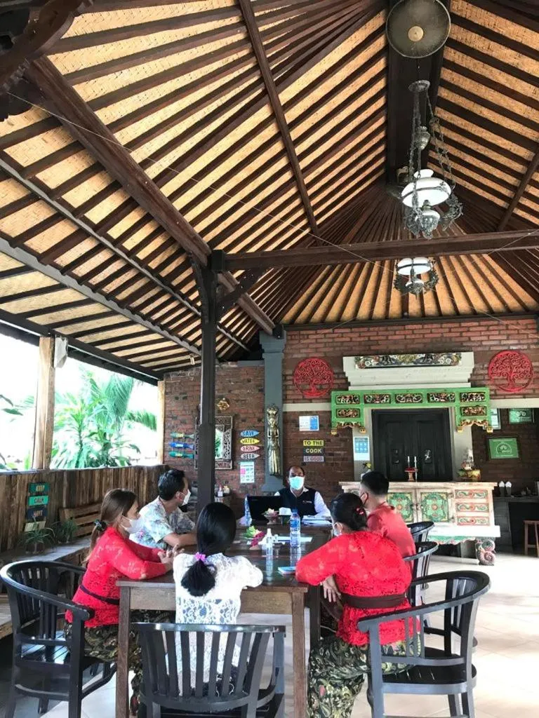 Restaurant/places to eat in Tirta Sari Bungalow