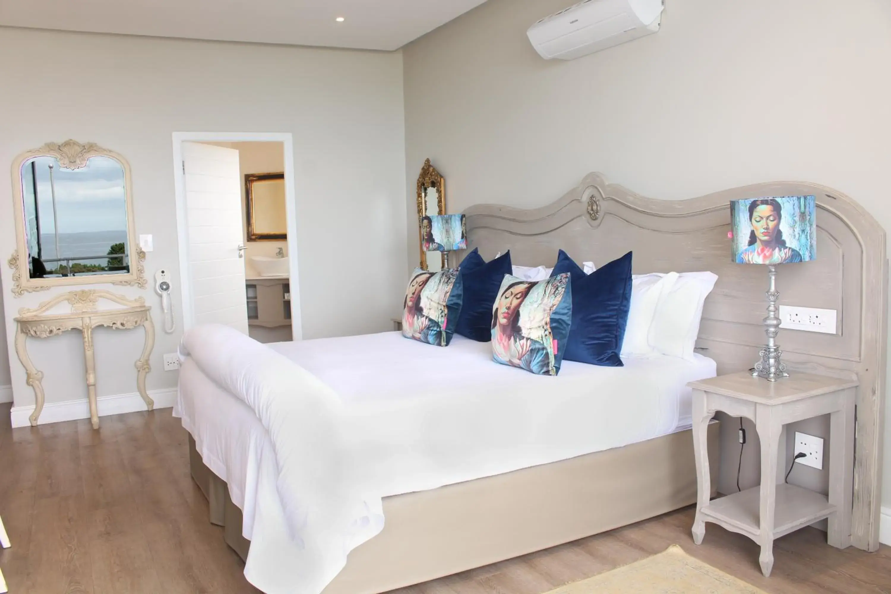 Photo of the whole room, Bed in Hermanus Boutique Guest House Photo of the whole room, Bed in Hermanus Boutique Guest House