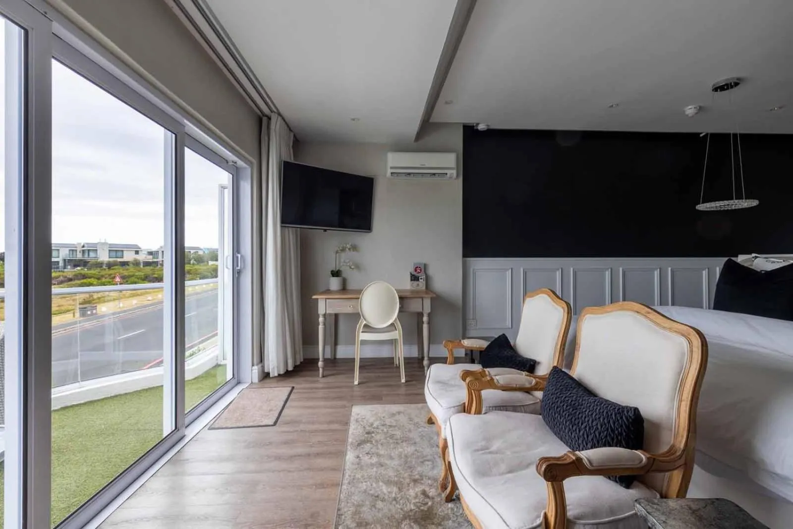 Photo of the whole room, Bed in Hermanus Boutique Guest House