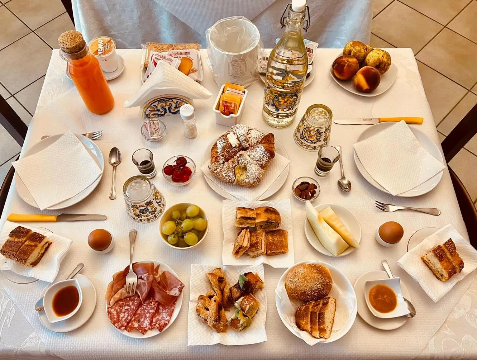 Breakfast in Villa Ambra B&B