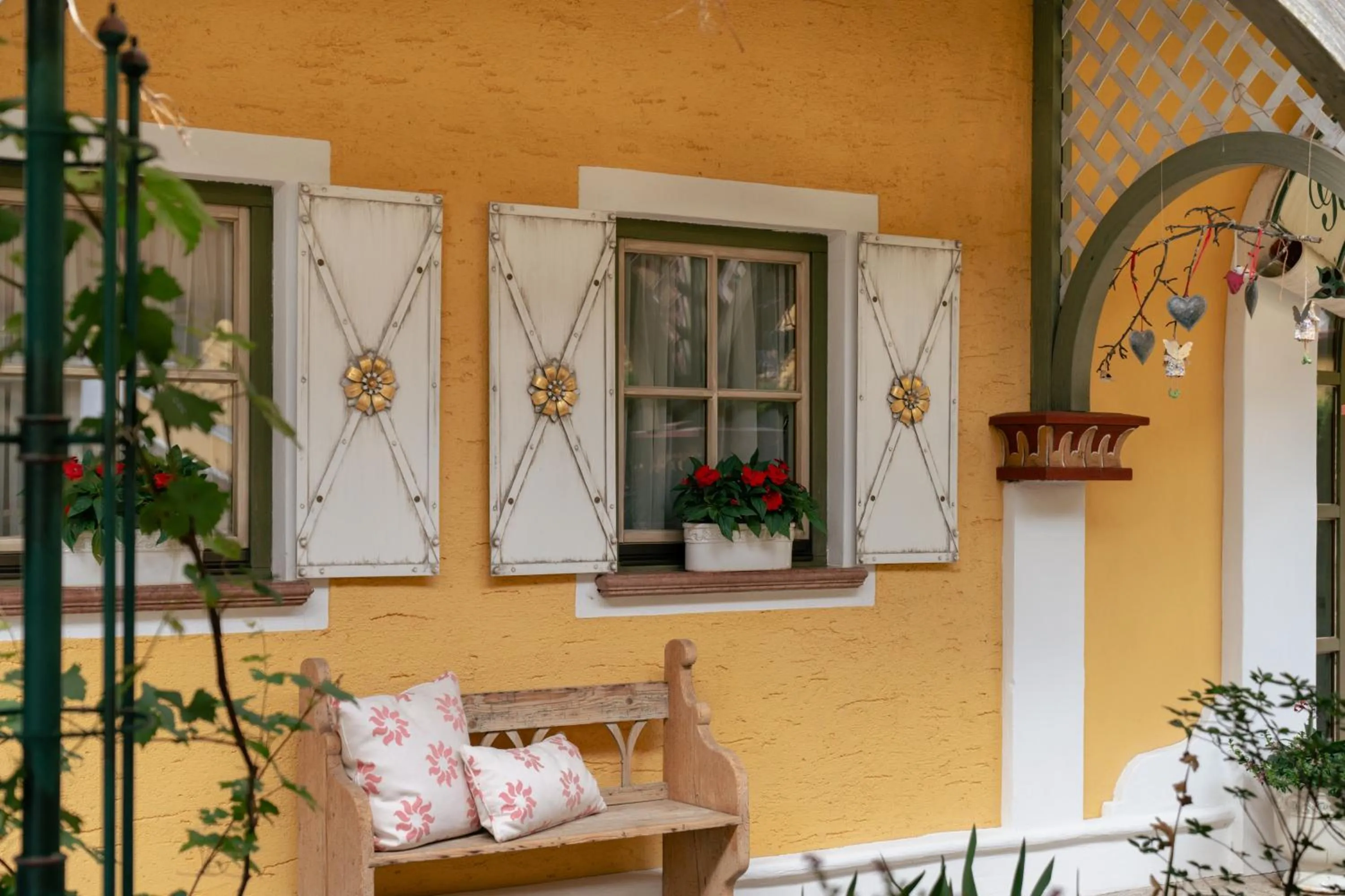 Inner courtyard view in Hotel Pichlmayrgut