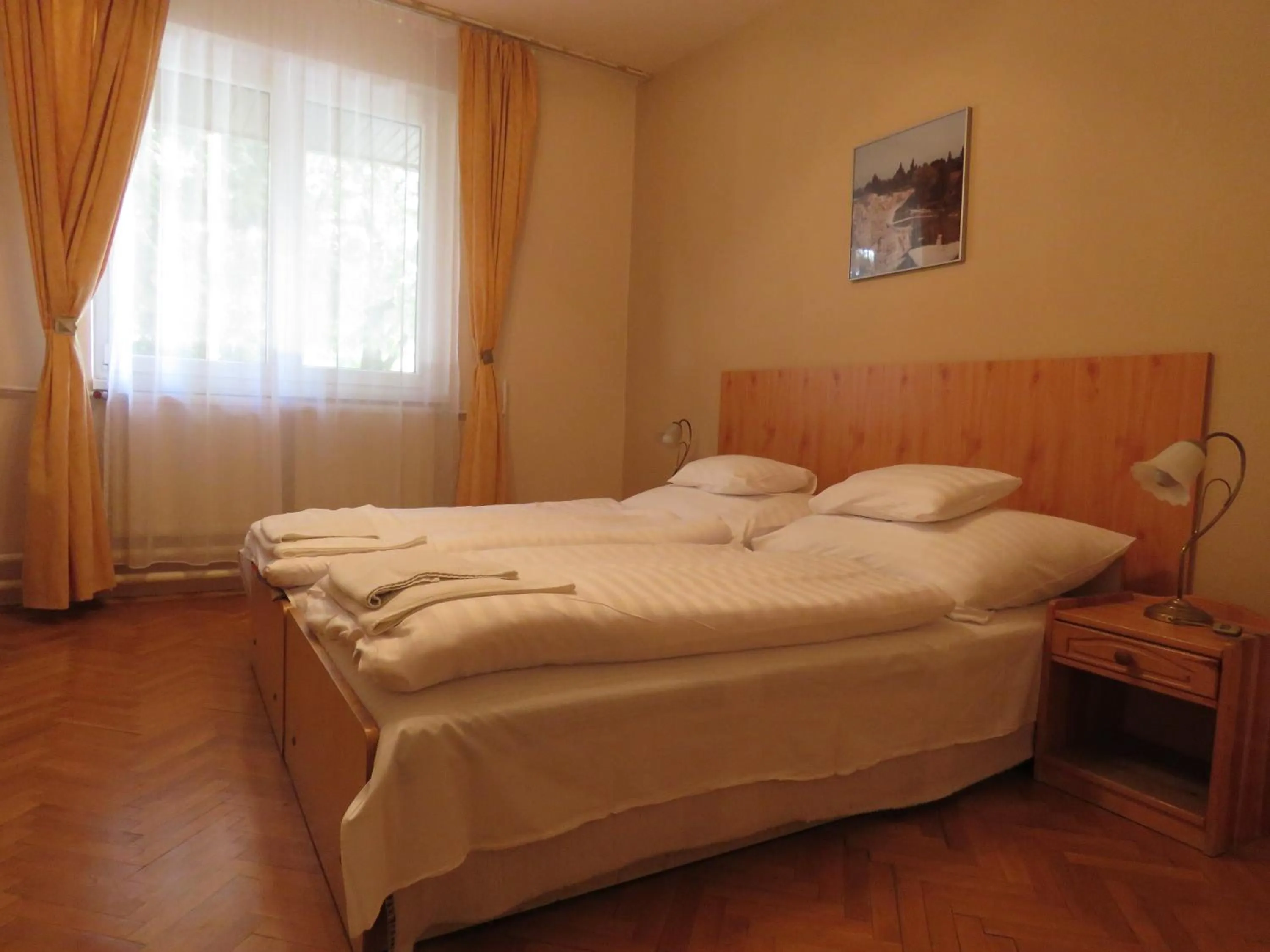 Property building, Bed in Thermál Apartmanház