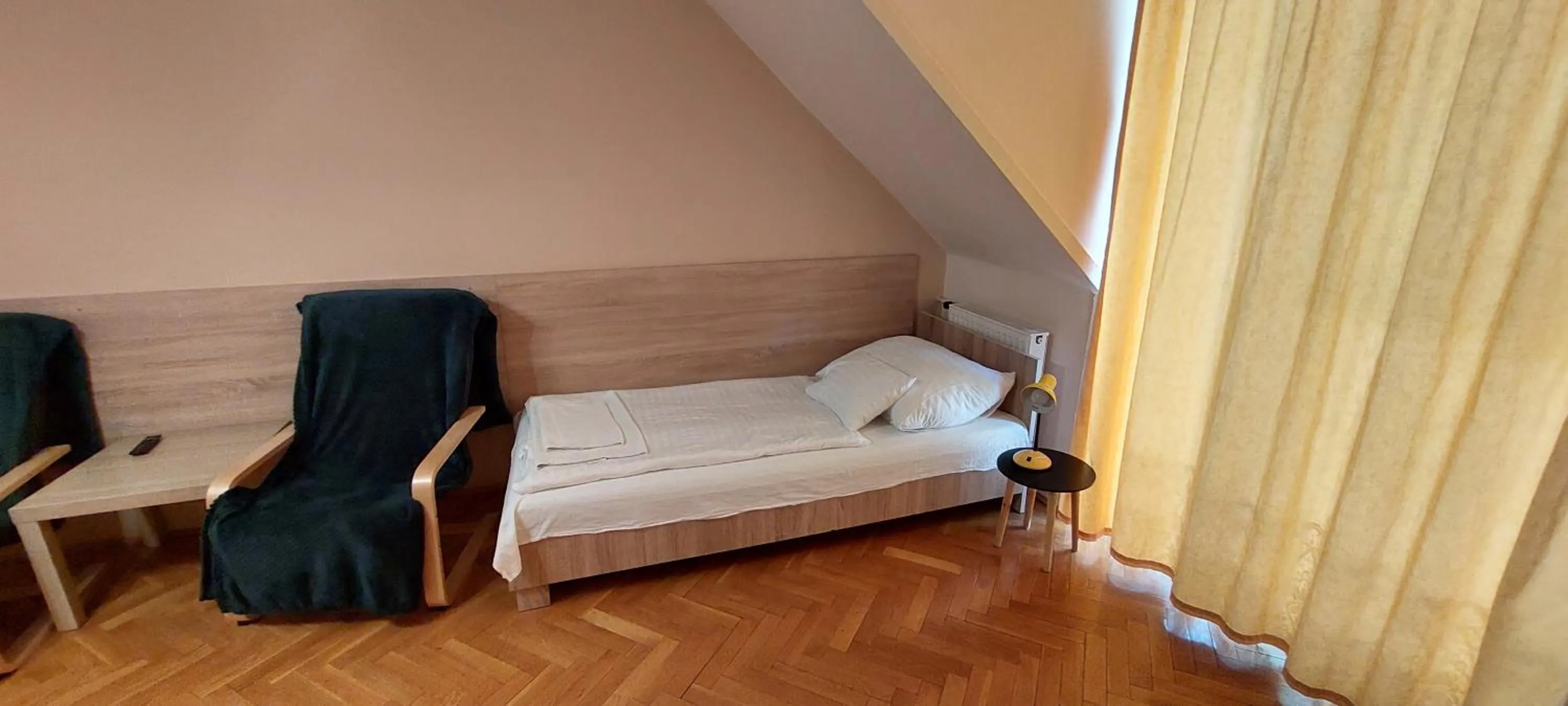 Property building, Bed in Thermál Apartmanház