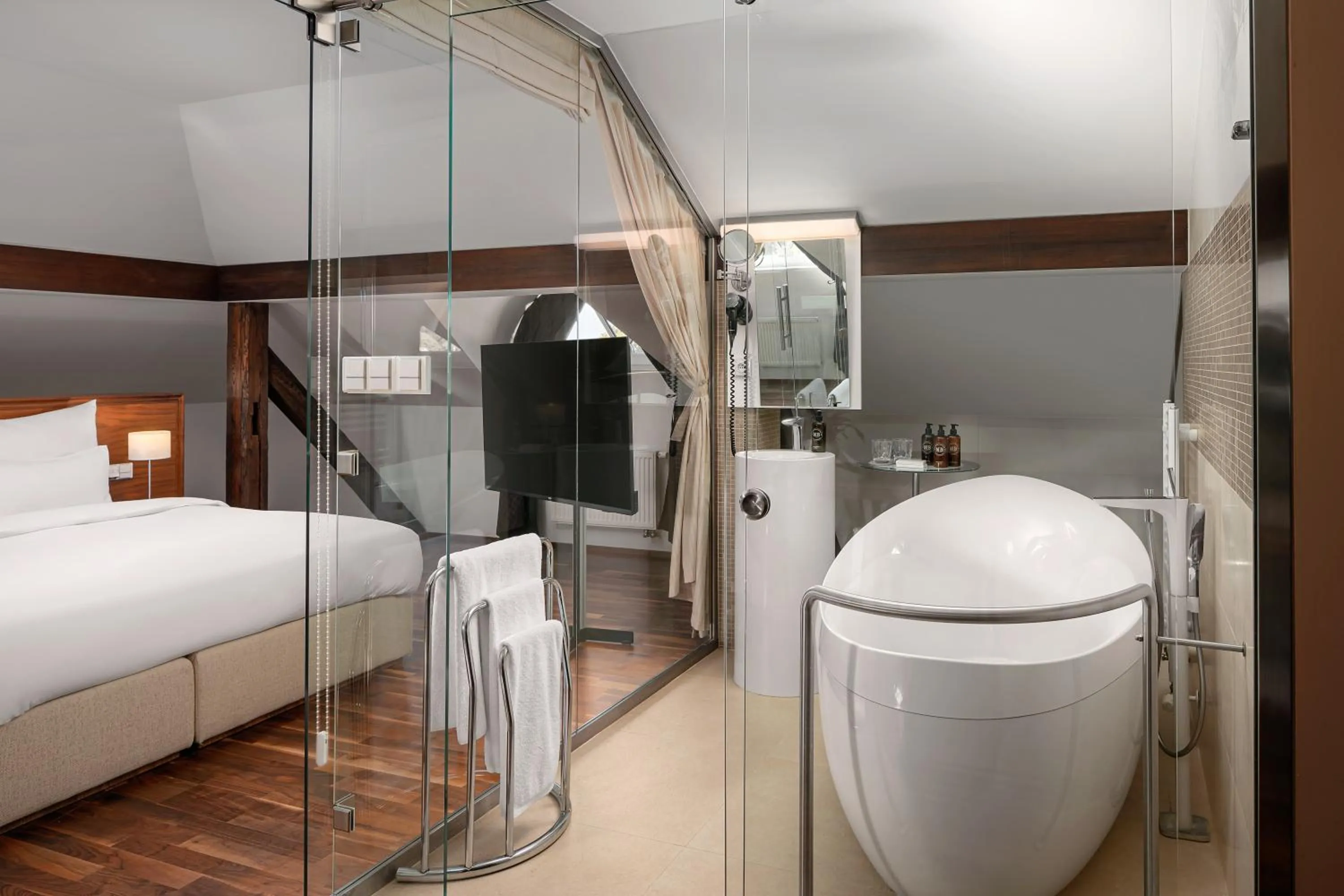 Bathroom, Bed in Harvey Spa Hotel
