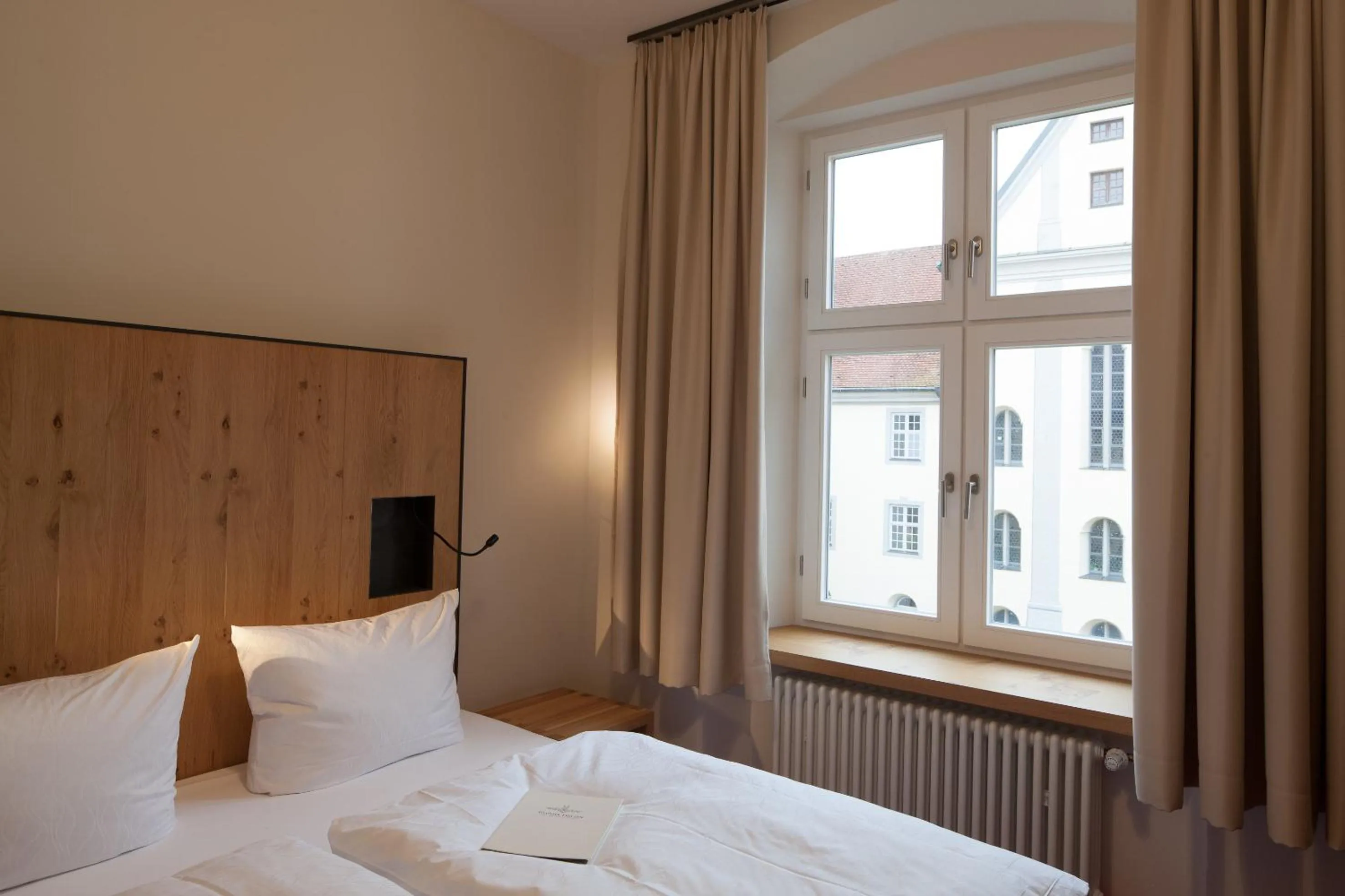 Day, Bed in Hotel Kloster Holzen