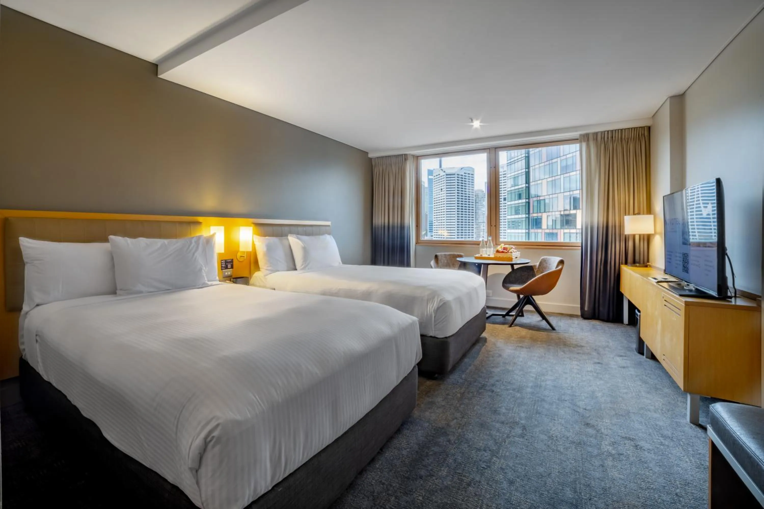 City view, Bed in Novotel Sydney Darling Harbour