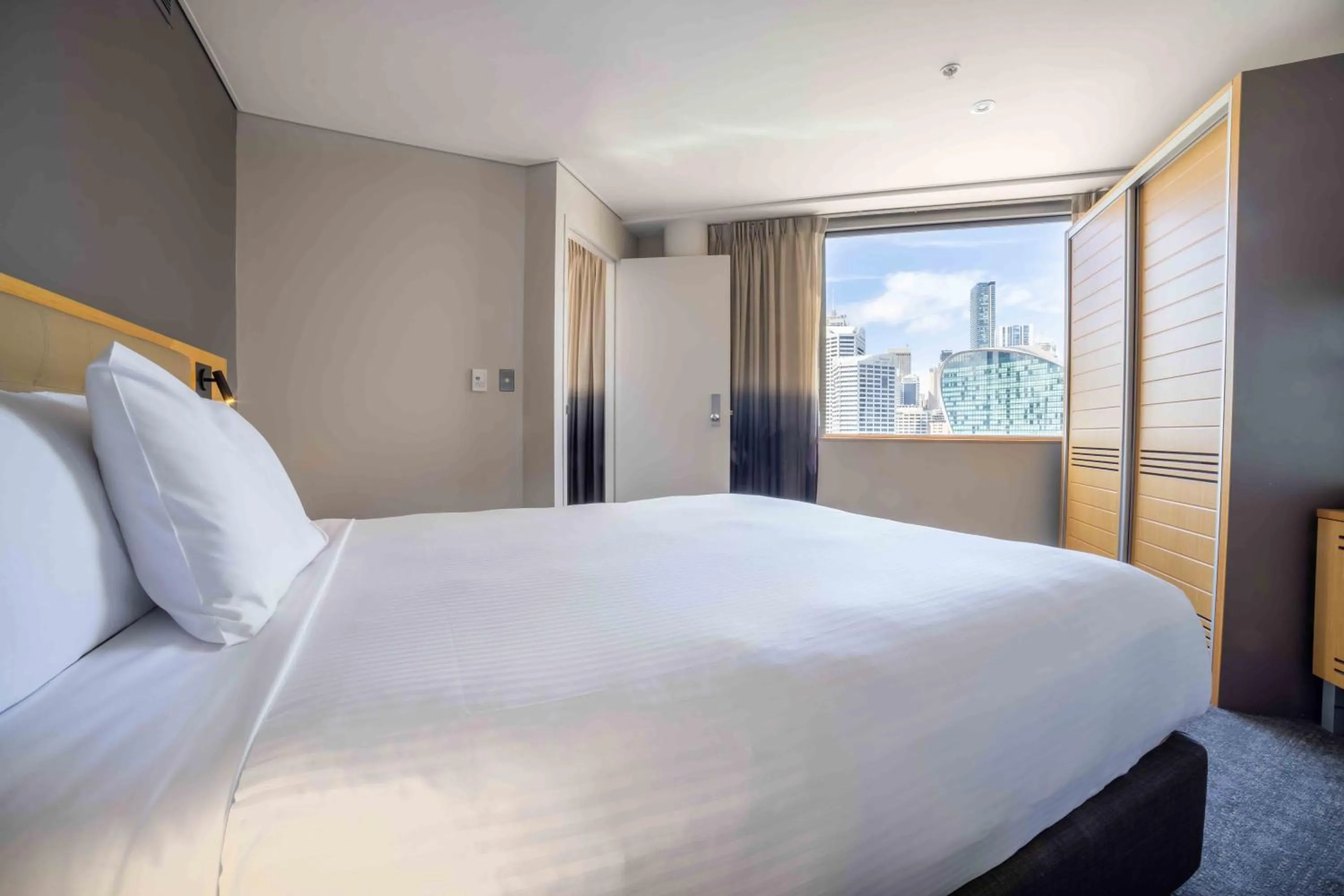 Bed in Novotel Sydney Darling Harbour