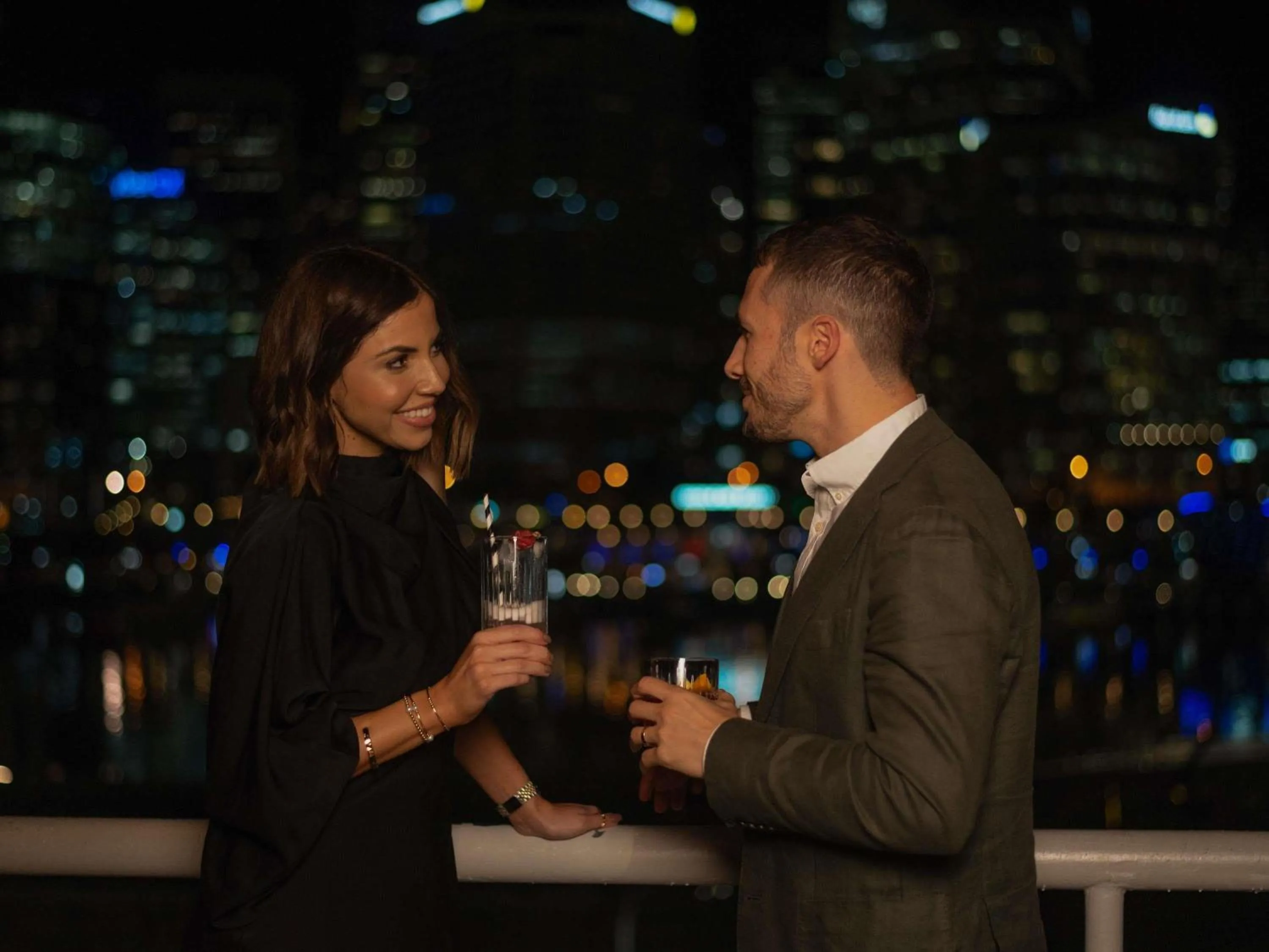 Lounge or bar in Novotel Sydney Darling Harbour