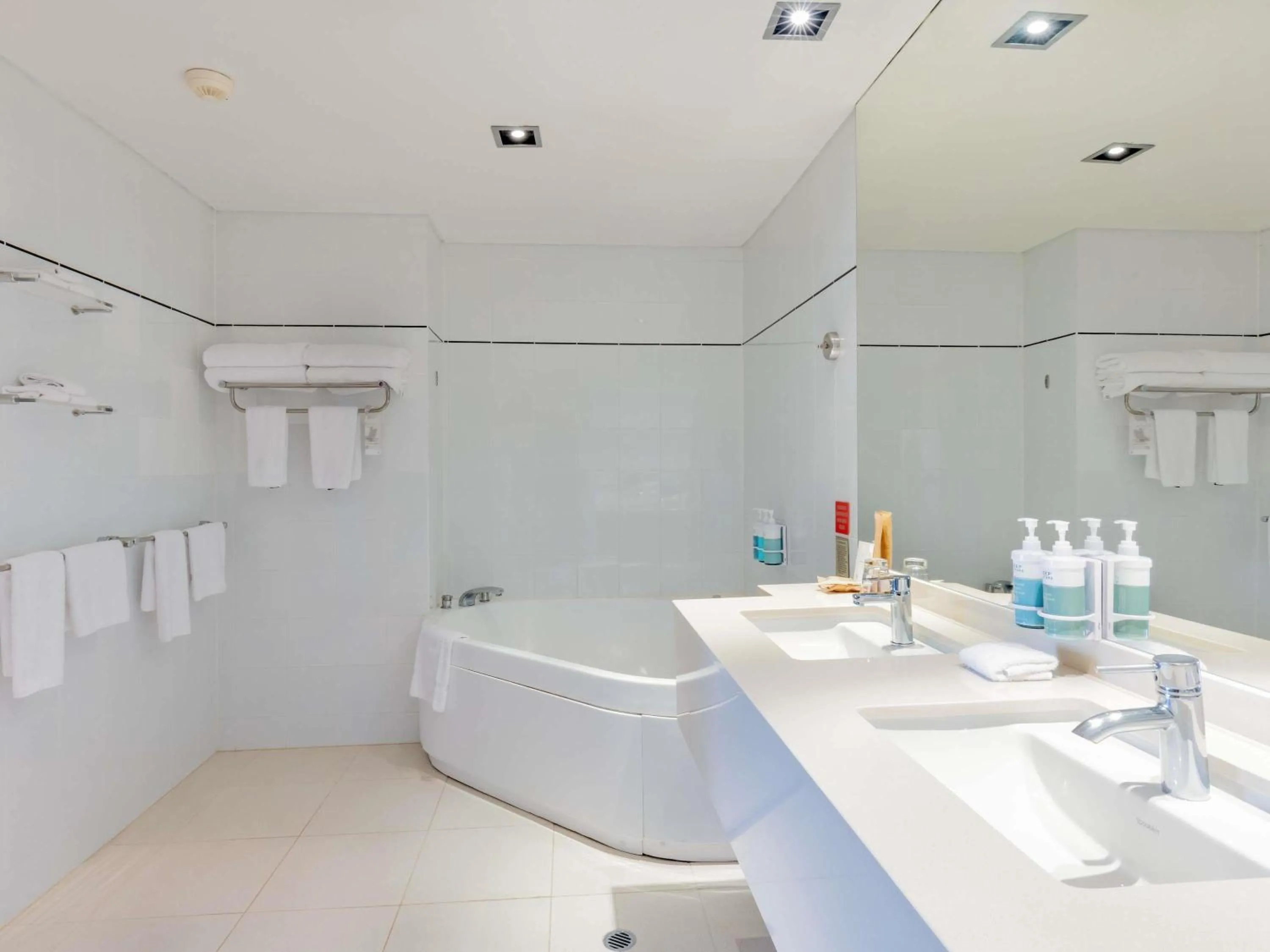 Bedroom in Novotel Sydney Darling Harbour