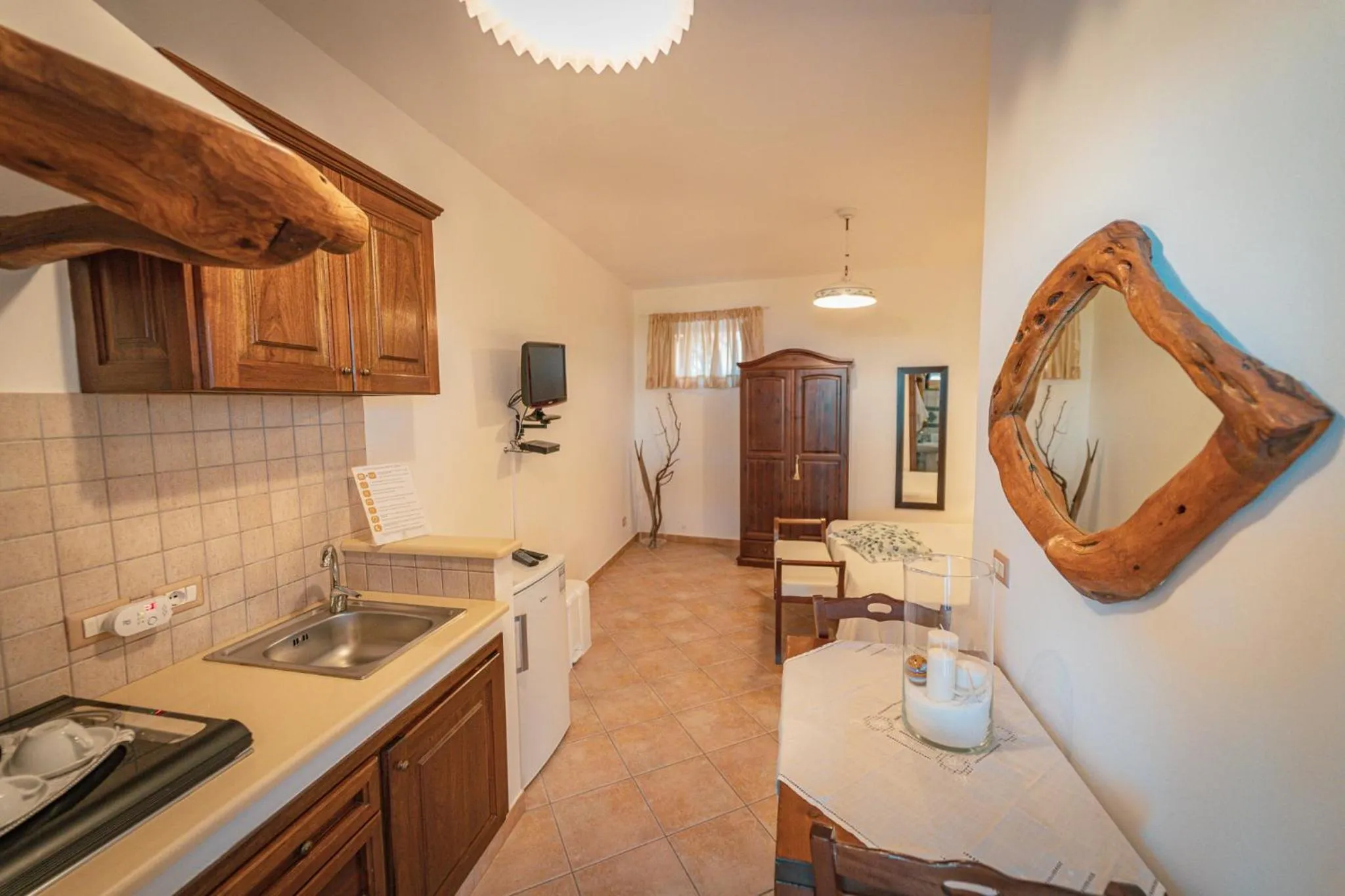 Photo of the whole room in Resort Al Belvedere Salina