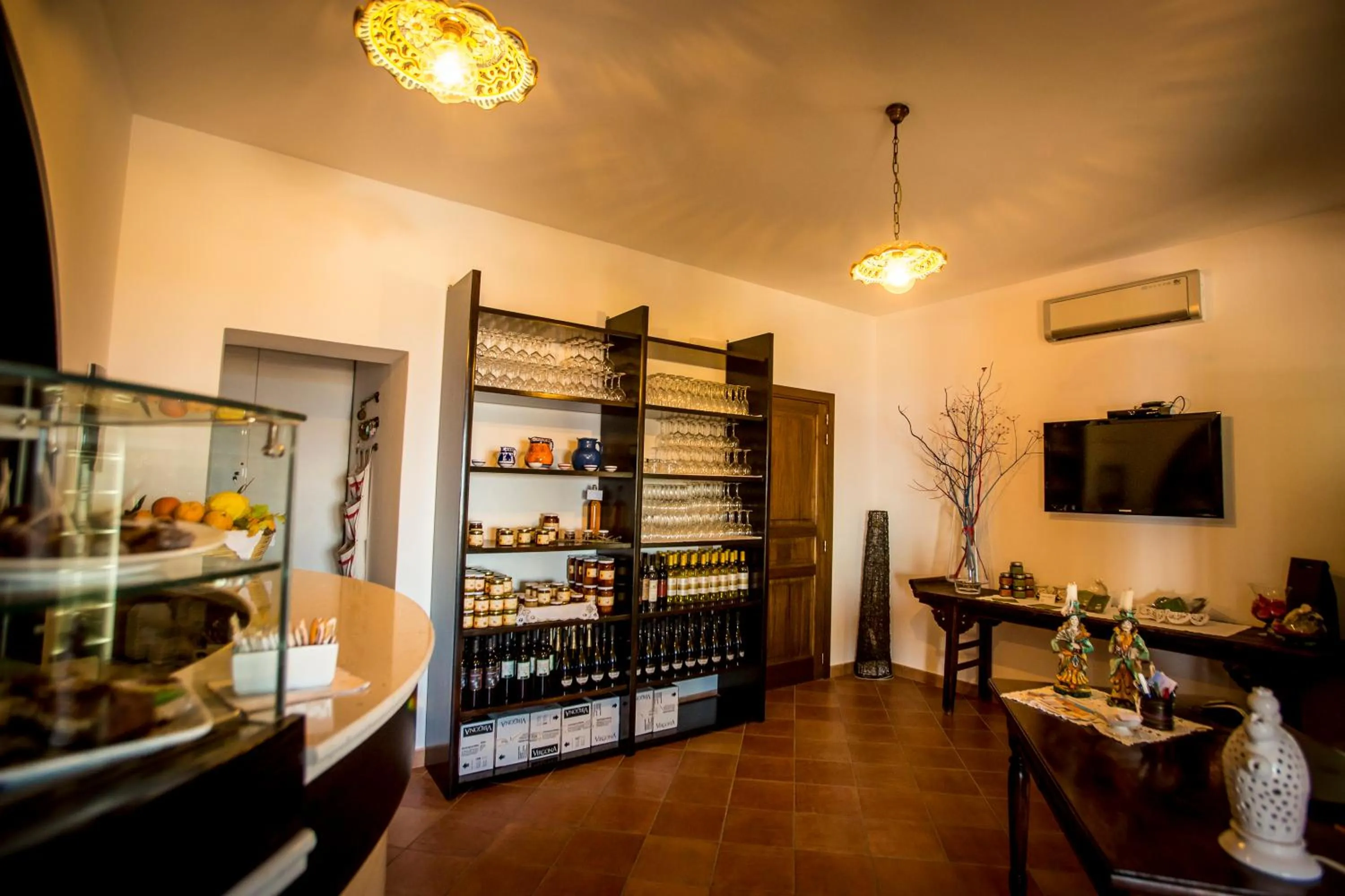 On-site shops in Resort Al Belvedere Salina