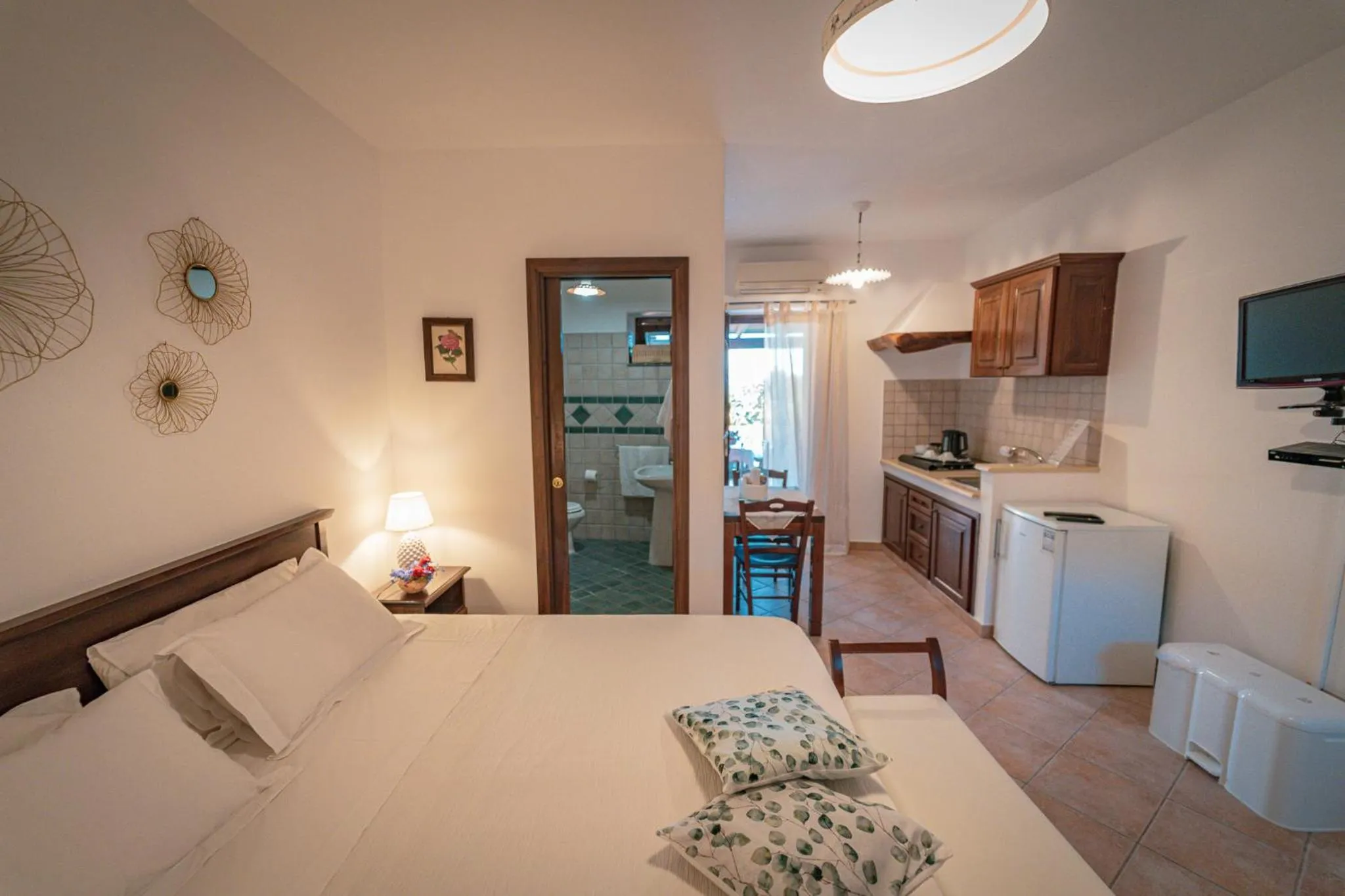 Photo of the whole room, Bed in Resort Al Belvedere Salina