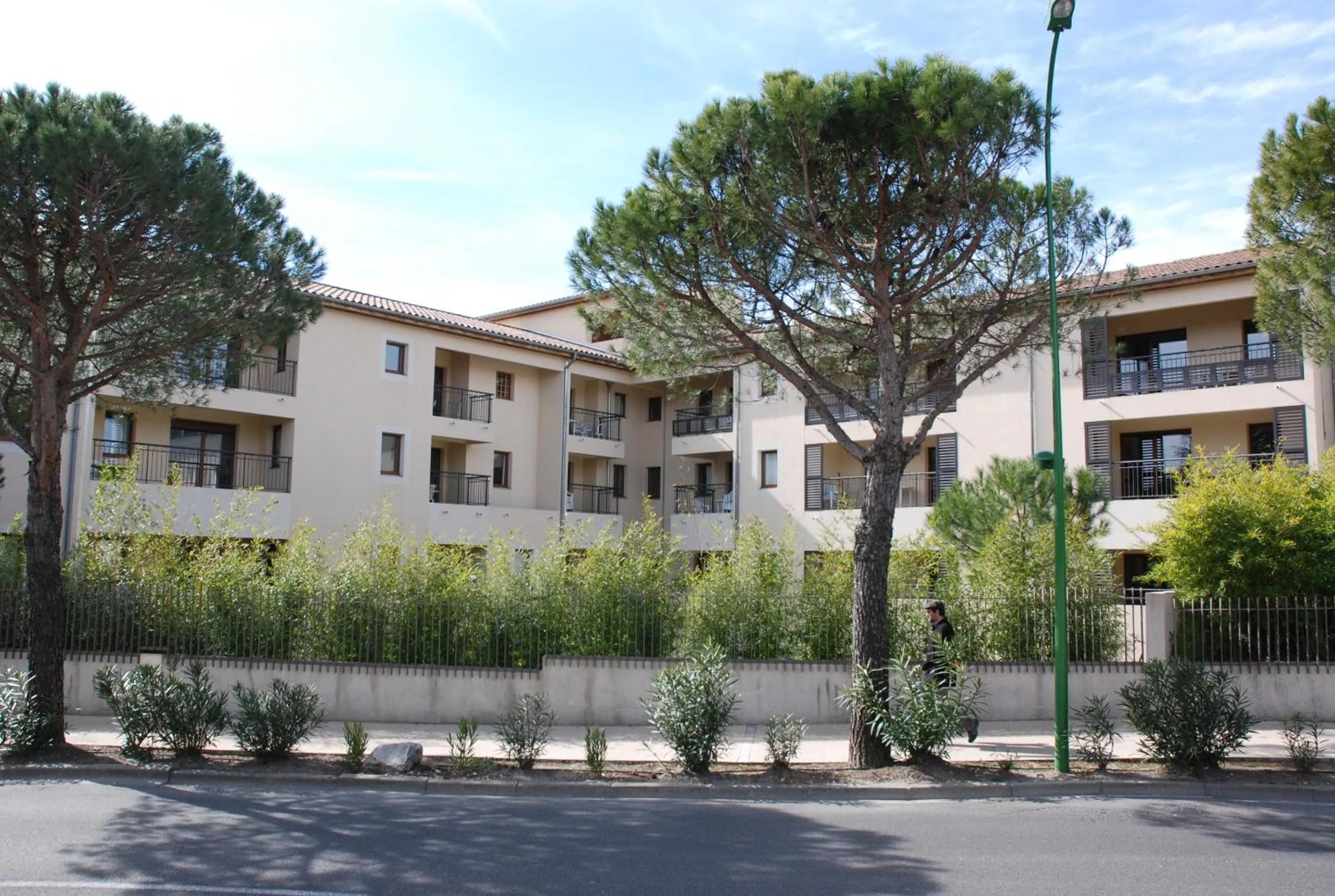 Property building in UZES APPART HOTEL Résidence Le Mas des Oliviers