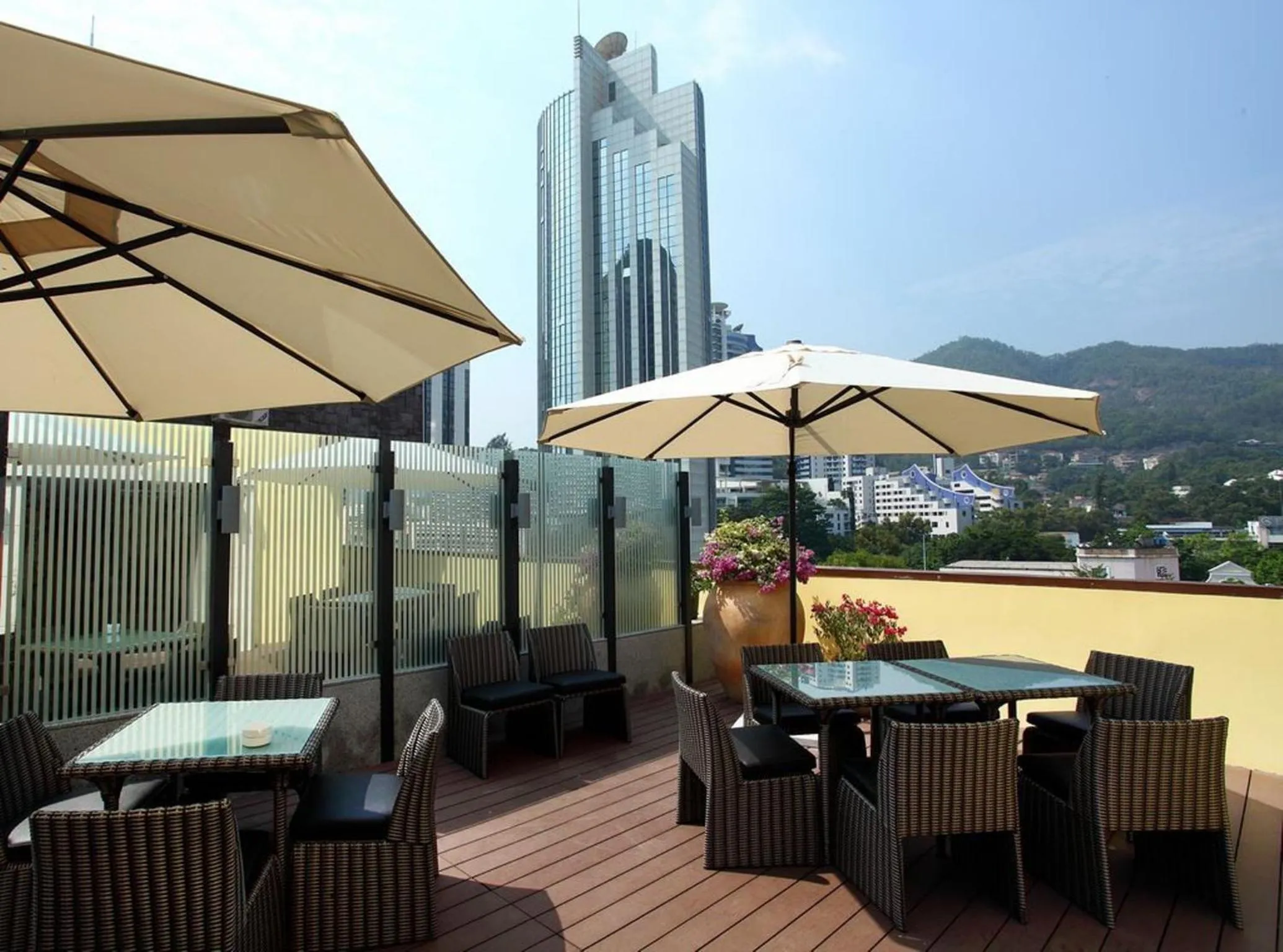 Balcony/Terrace in Shenzhen Shekou Honlux Apartment (Sea World)