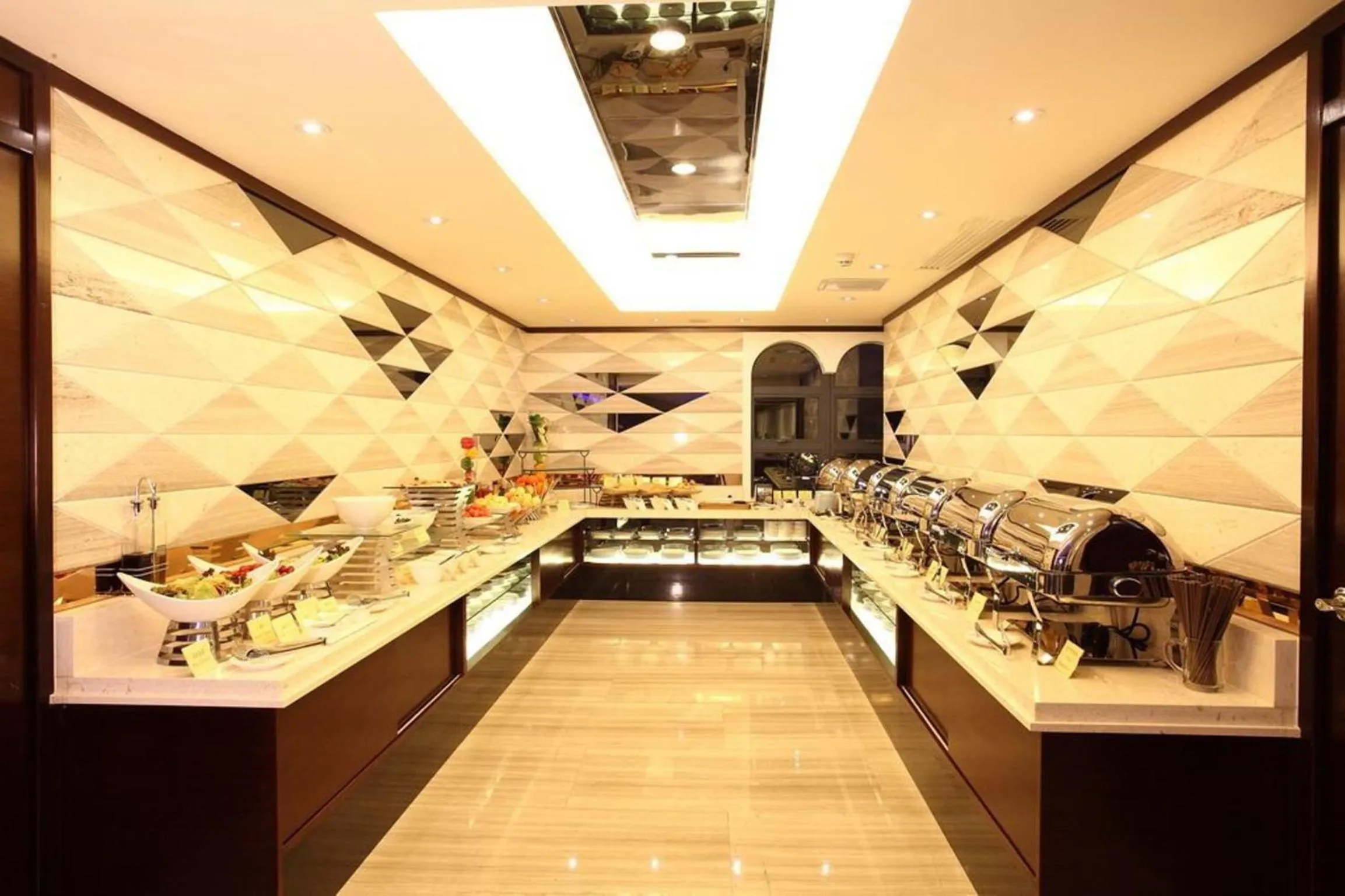 Restaurant/places to eat in Shenzhen Shekou Honlux Apartment (Sea World)