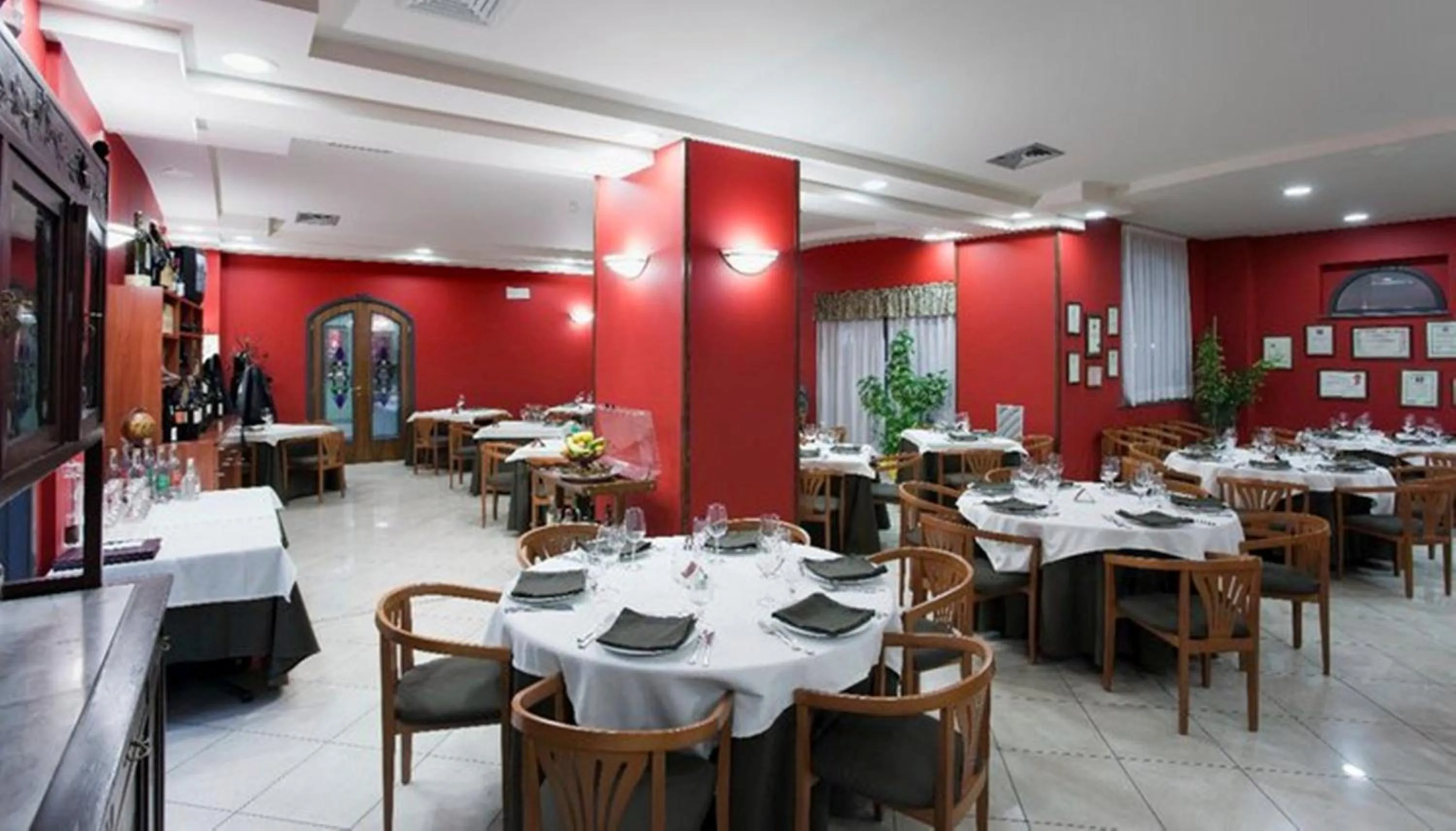 Restaurant/places to eat in Hotel Scrivano
