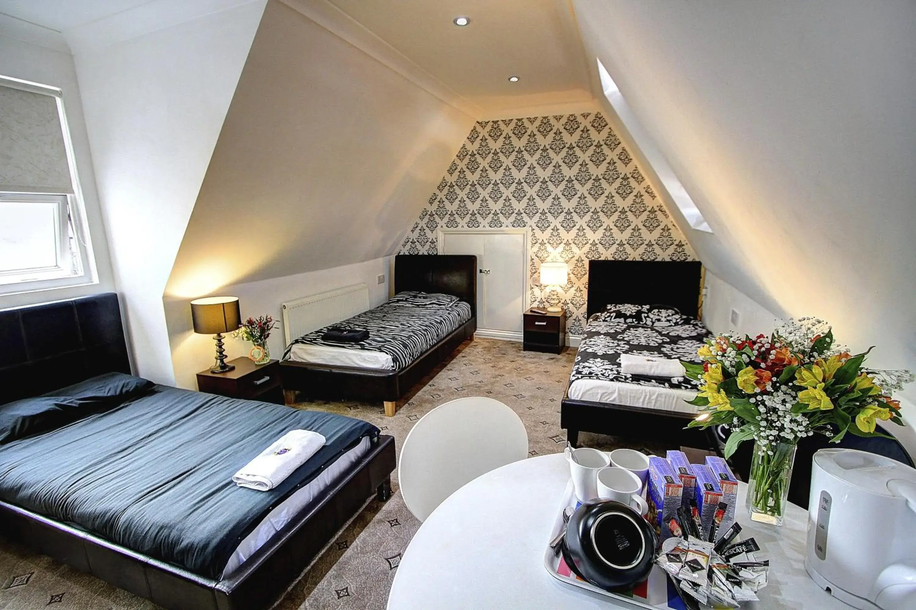 Photo of the whole room, Bed in Beaconsfield Hotel Photo of the whole room, Bed in Beaconsfield Hotel