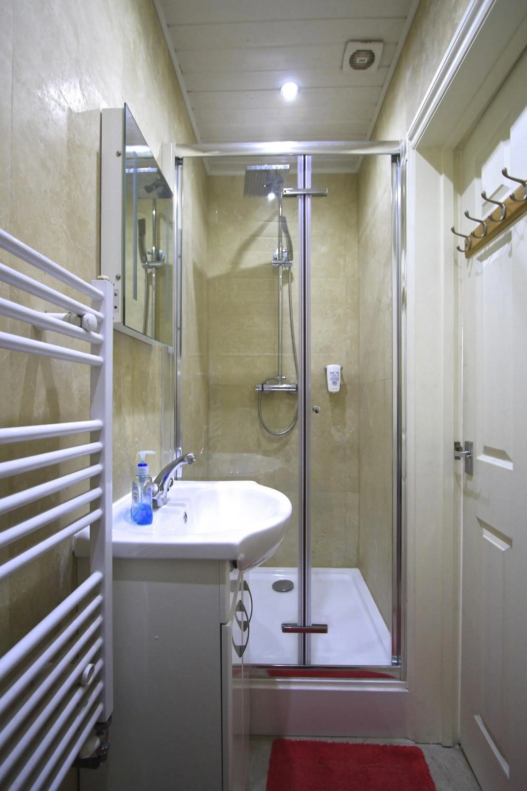 Bathroom in Beaconsfield Hotel