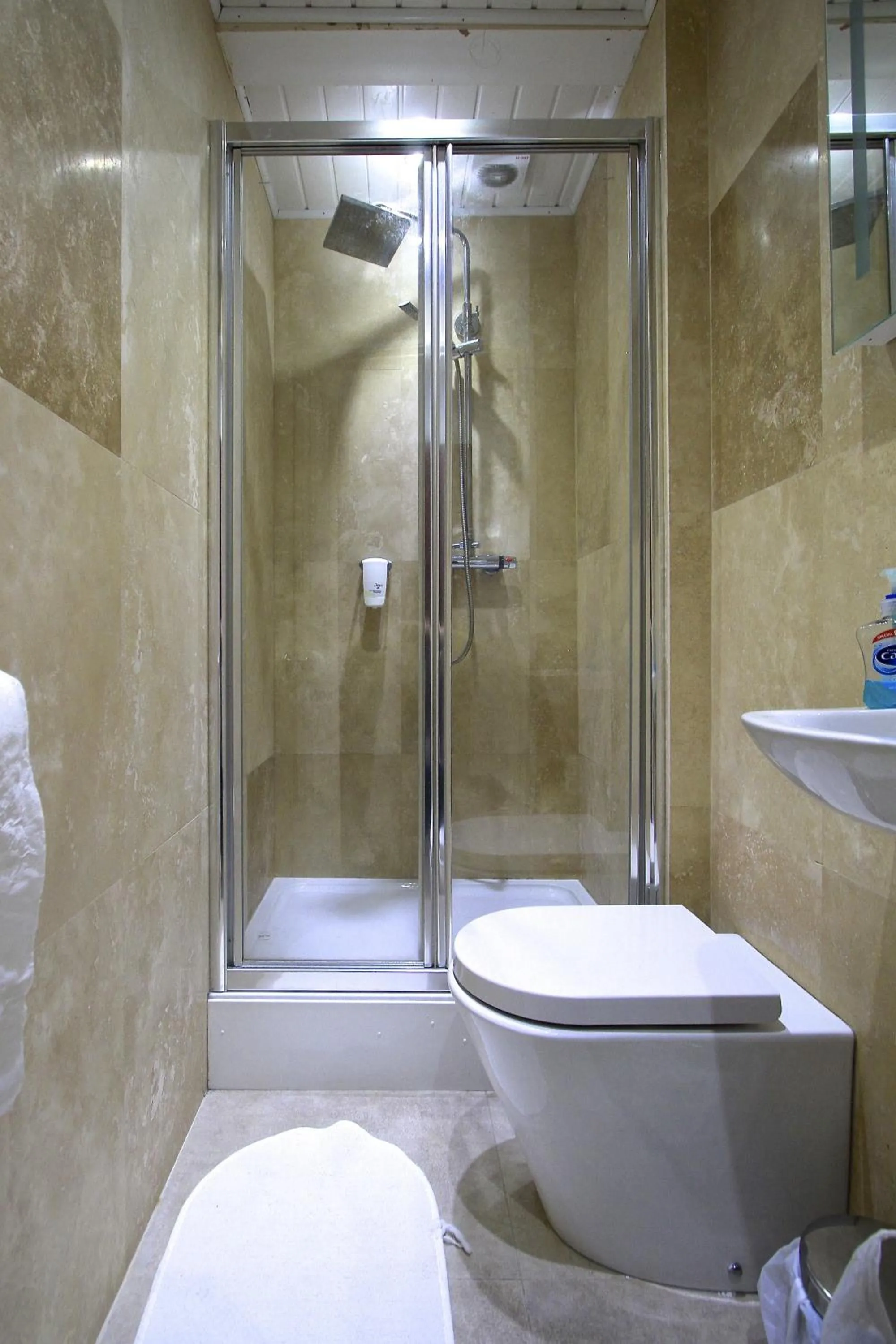 Bathroom in Beaconsfield Hotel