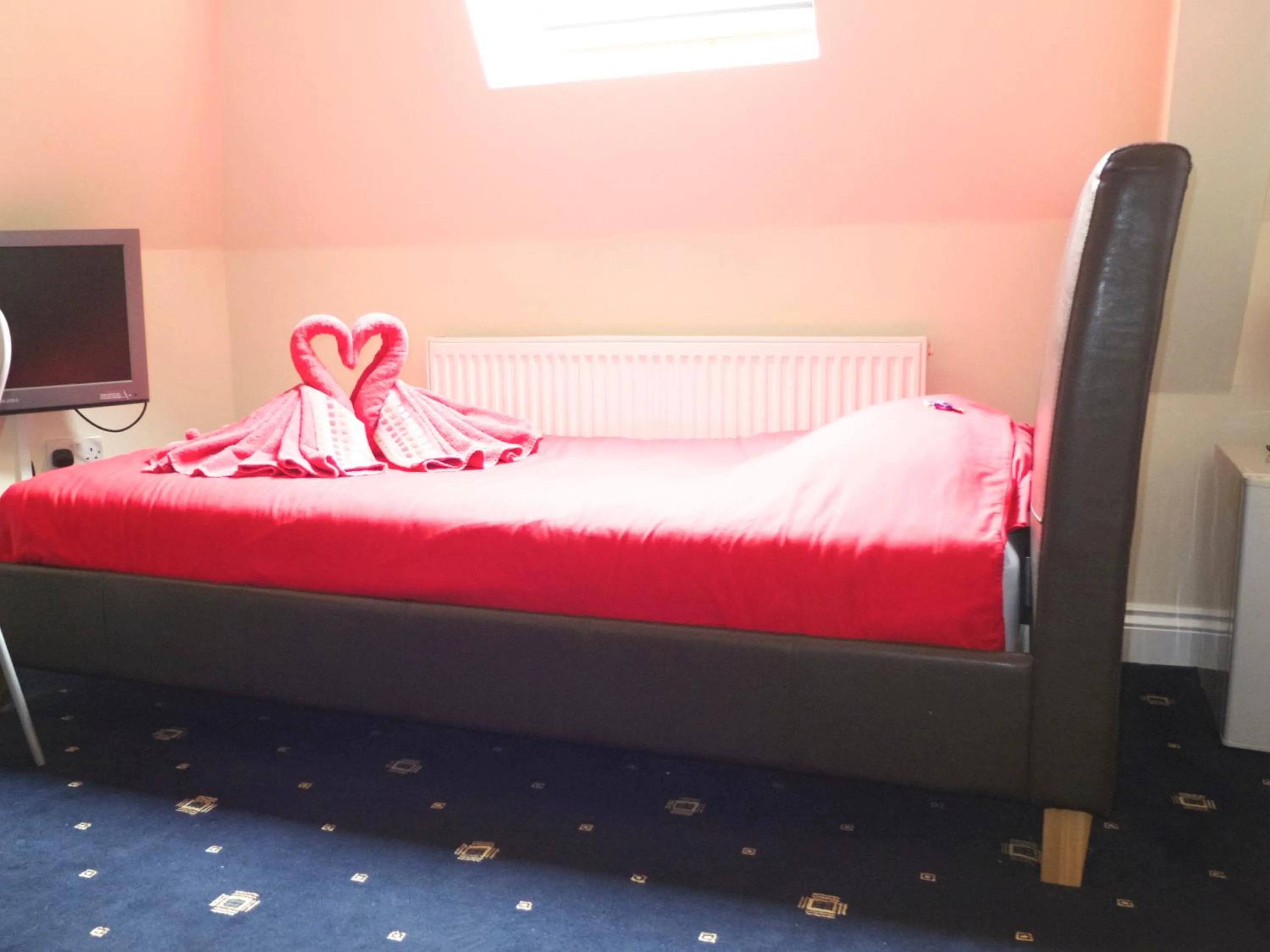 Bed in Beaconsfield Hotel