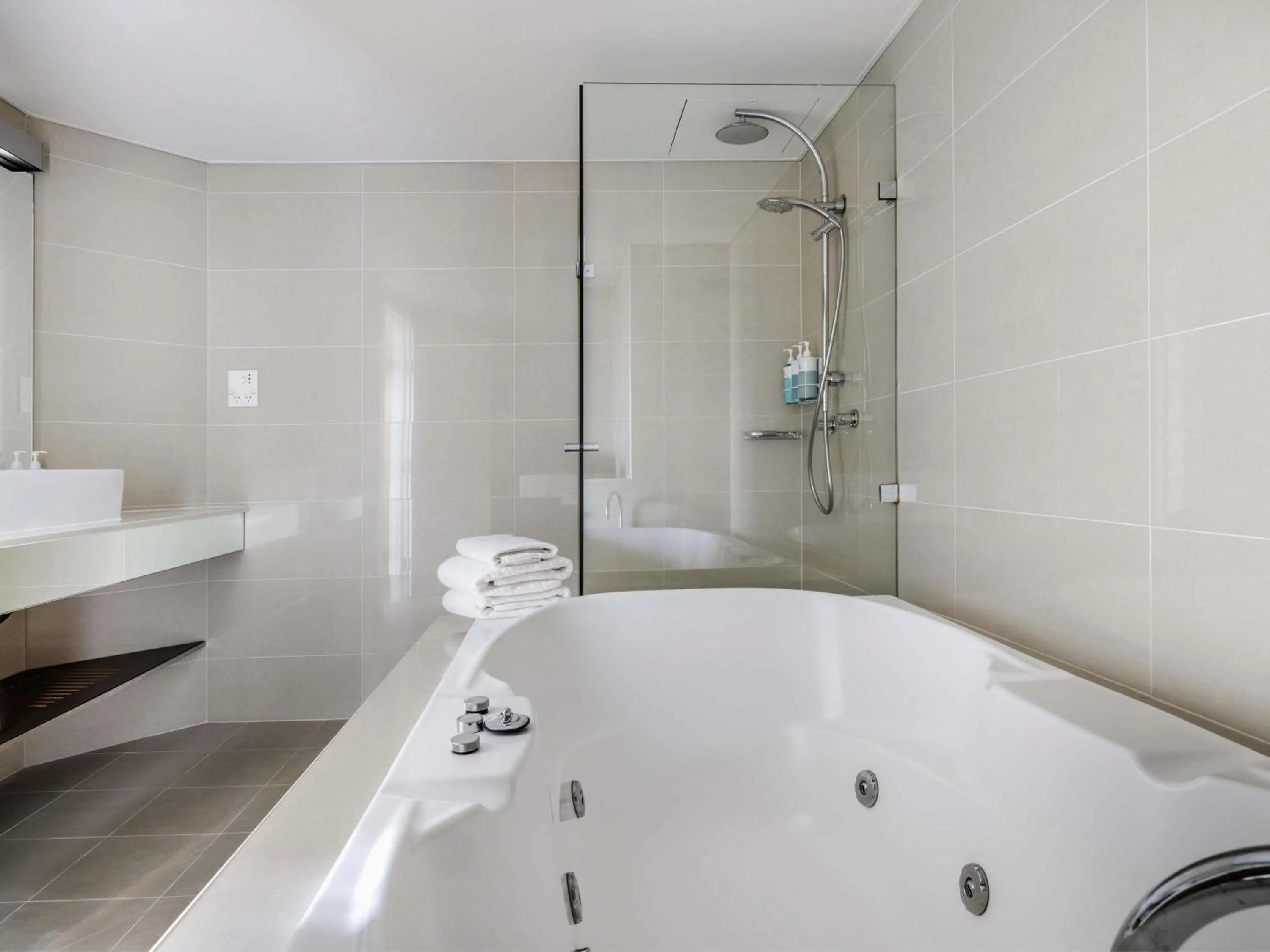 Bedroom in Novotel Sydney Olympic Park