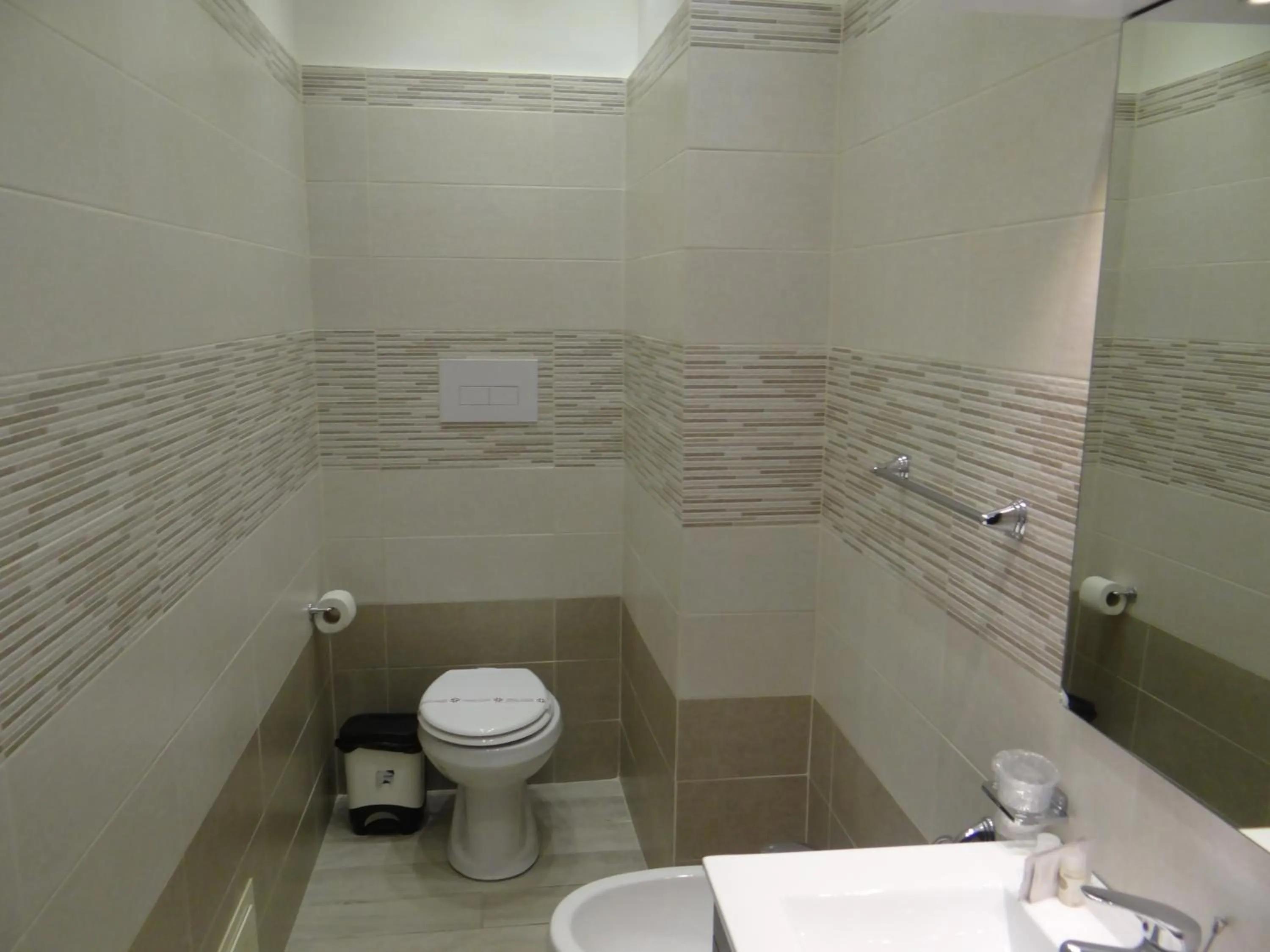 Shower in Monte Palace Palermo