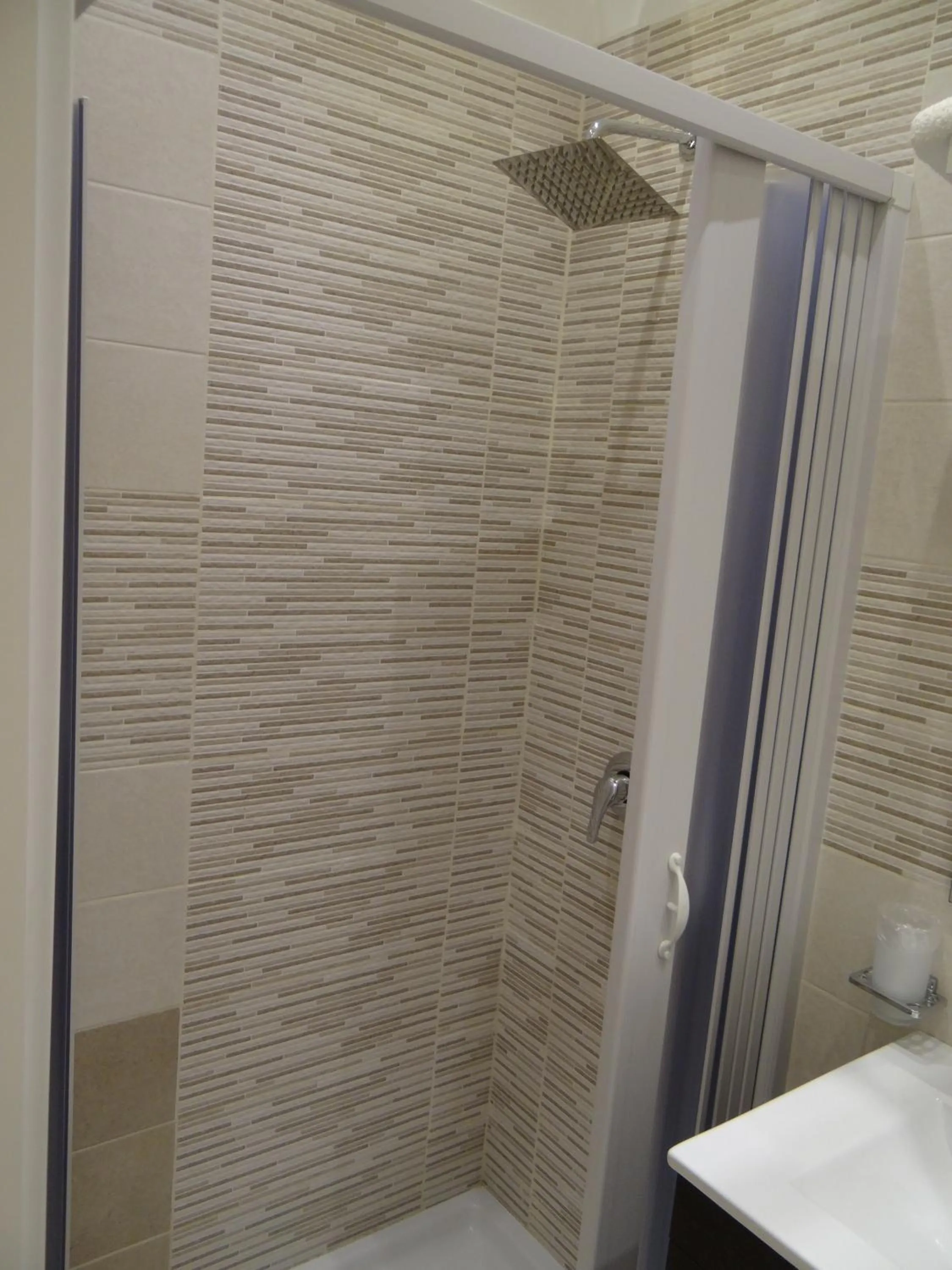 Shower in Monte Palace Palermo