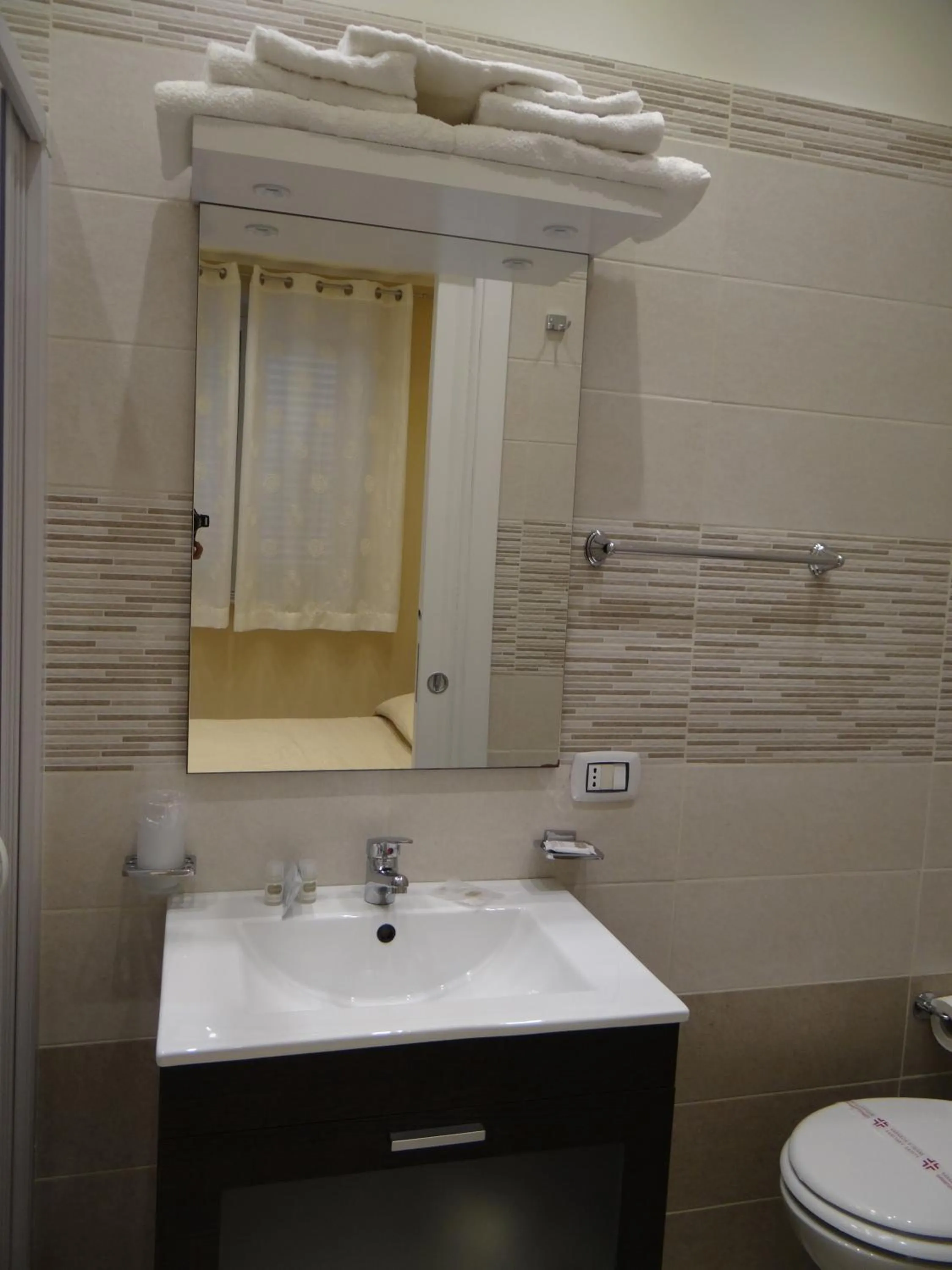 Shower in Monte Palace Palermo