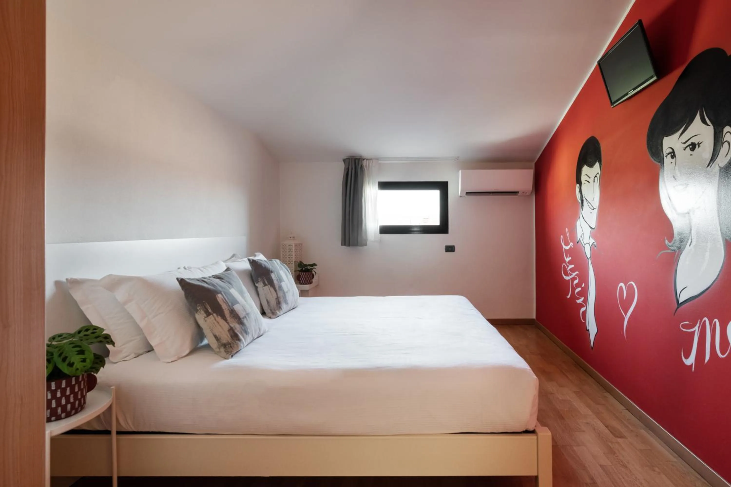 Decorative detail, Bed in Hotel Borgo Brianteo