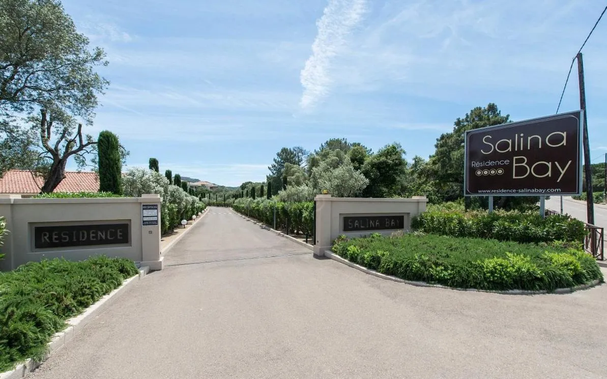Facade/entrance in Résidence Salina Bay