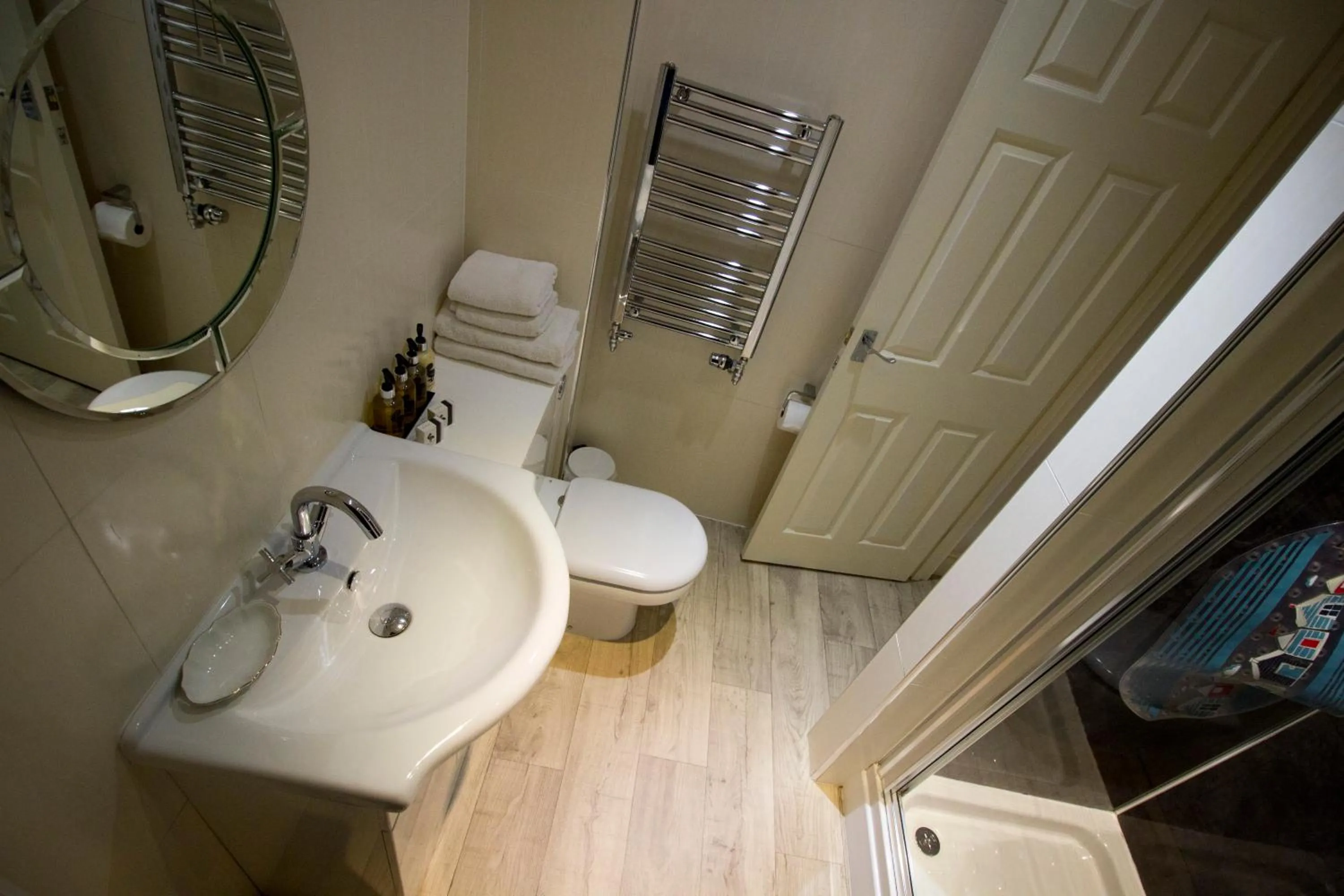 Bathroom in Tides Reach Guest House